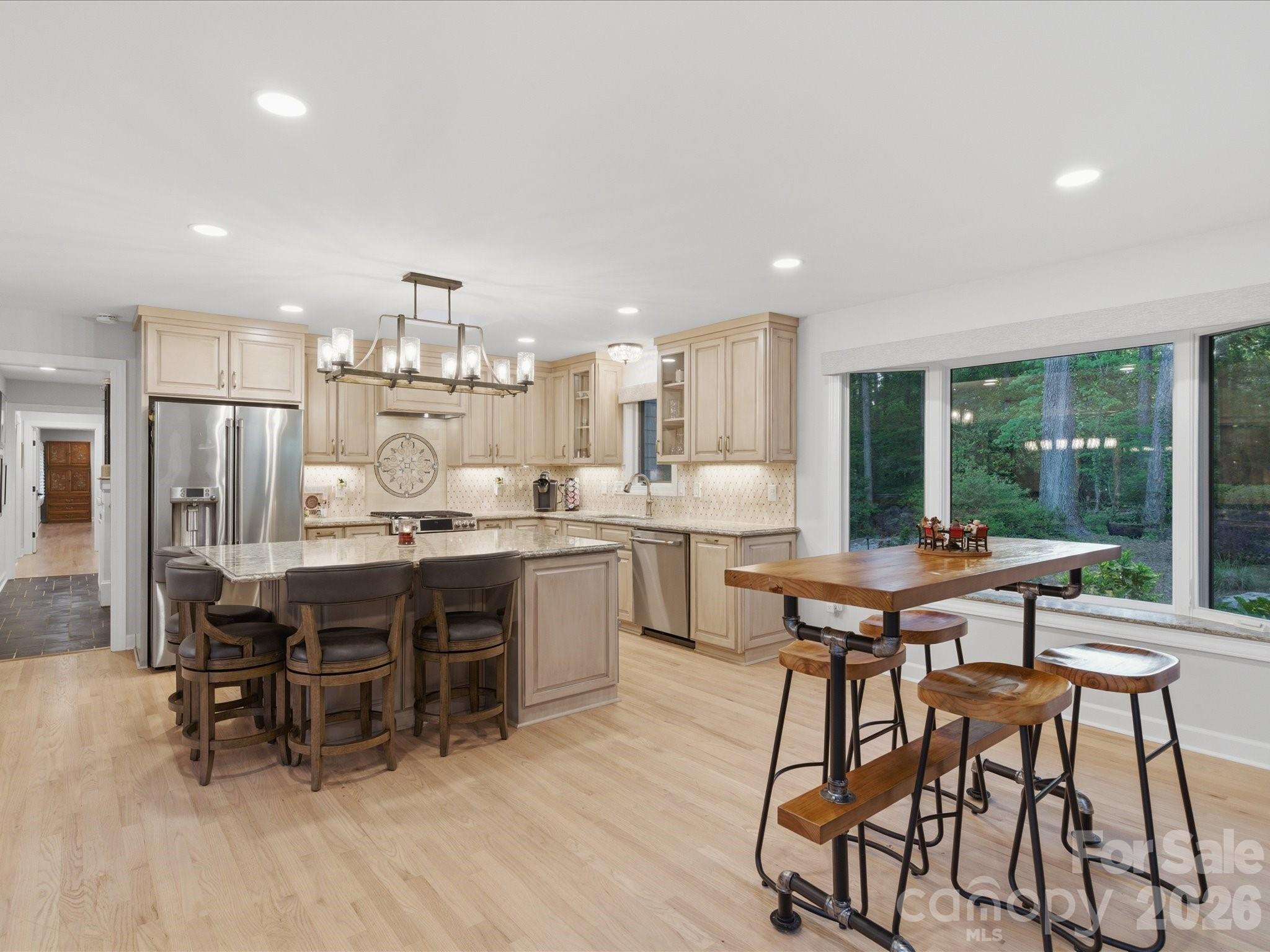 115 Forest Cliff Court NE
