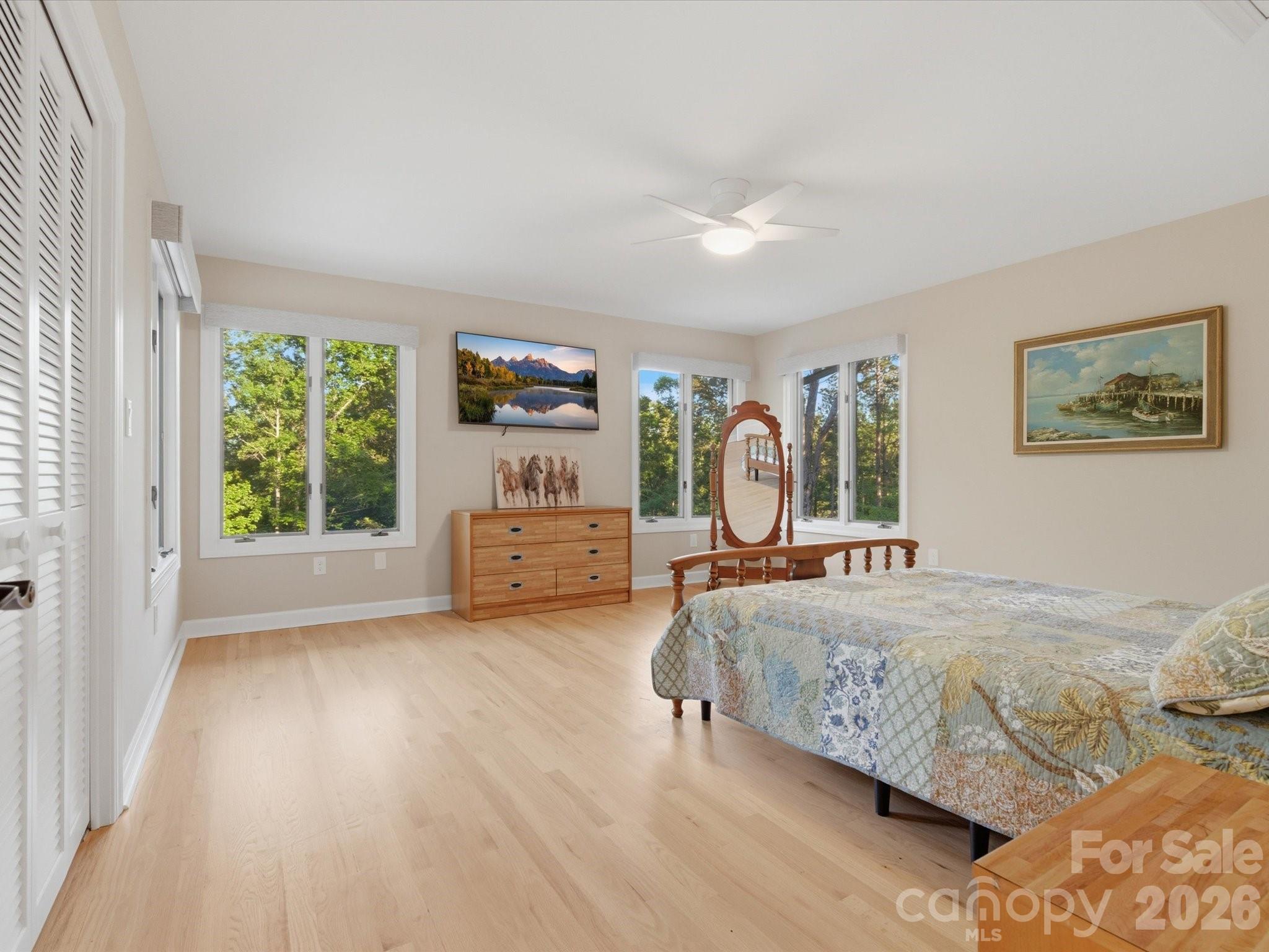 115 Forest Cliff Court NE