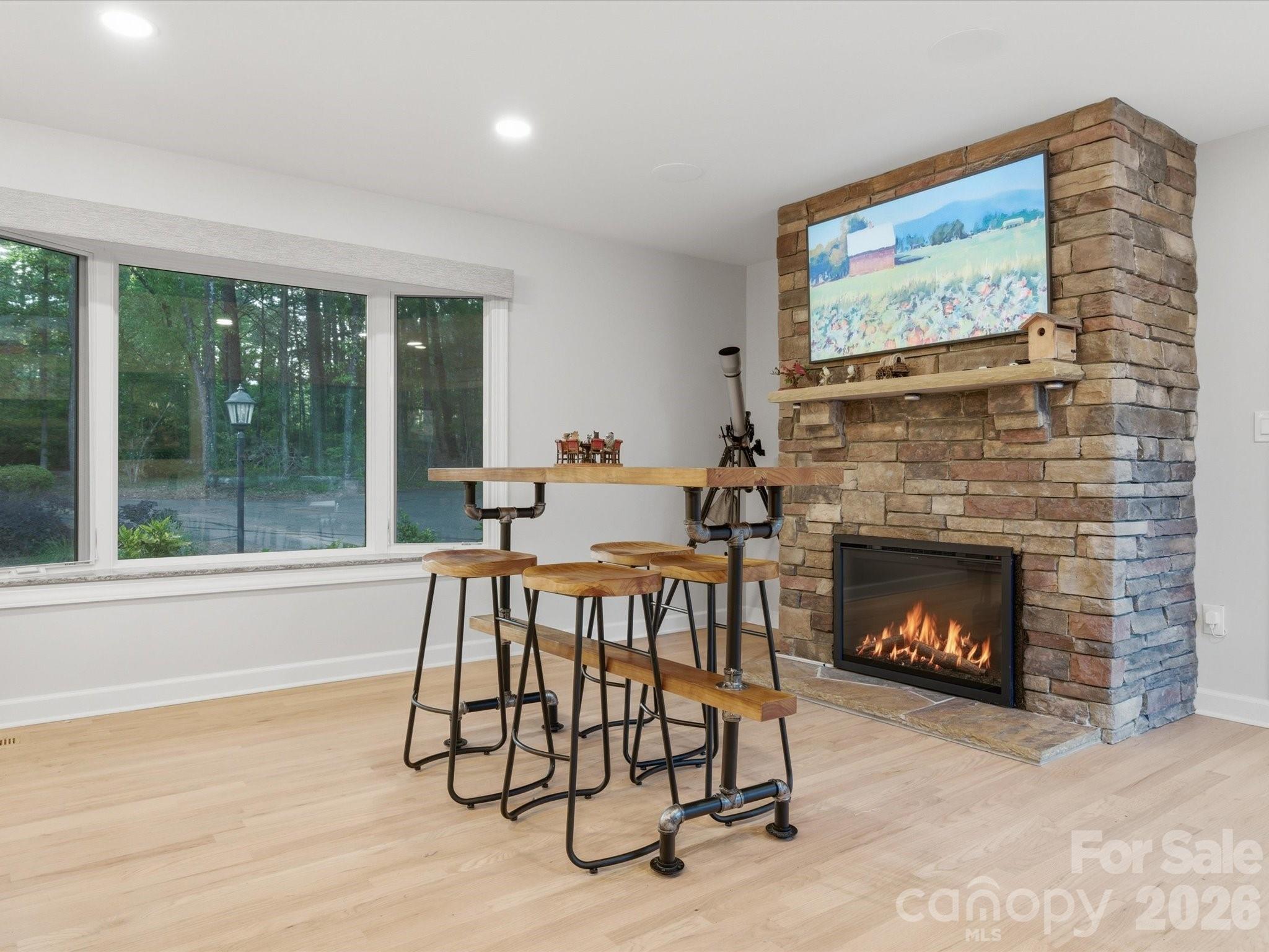 115 Forest Cliff Court NE