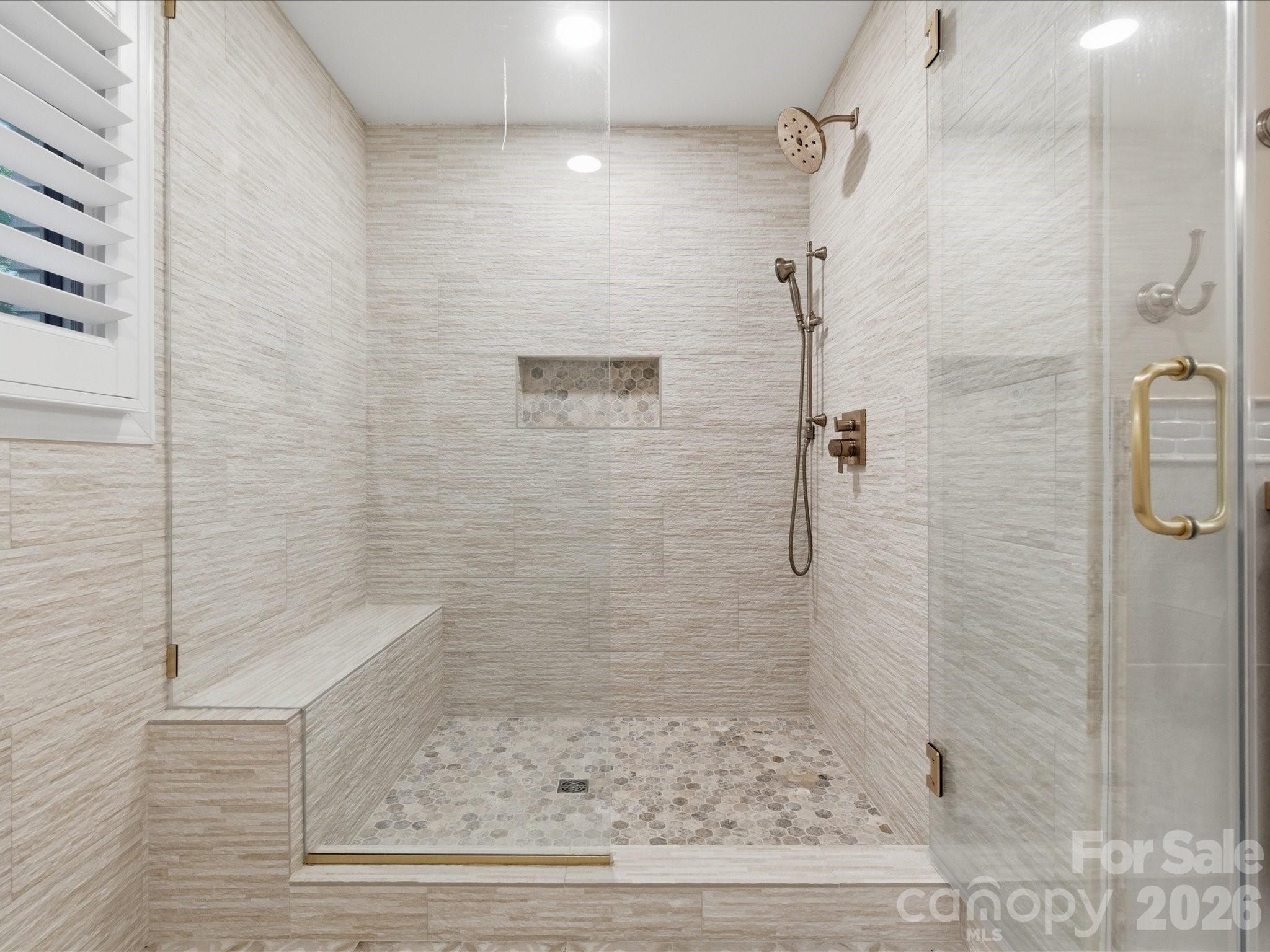 115 Forest Cliff Court NE