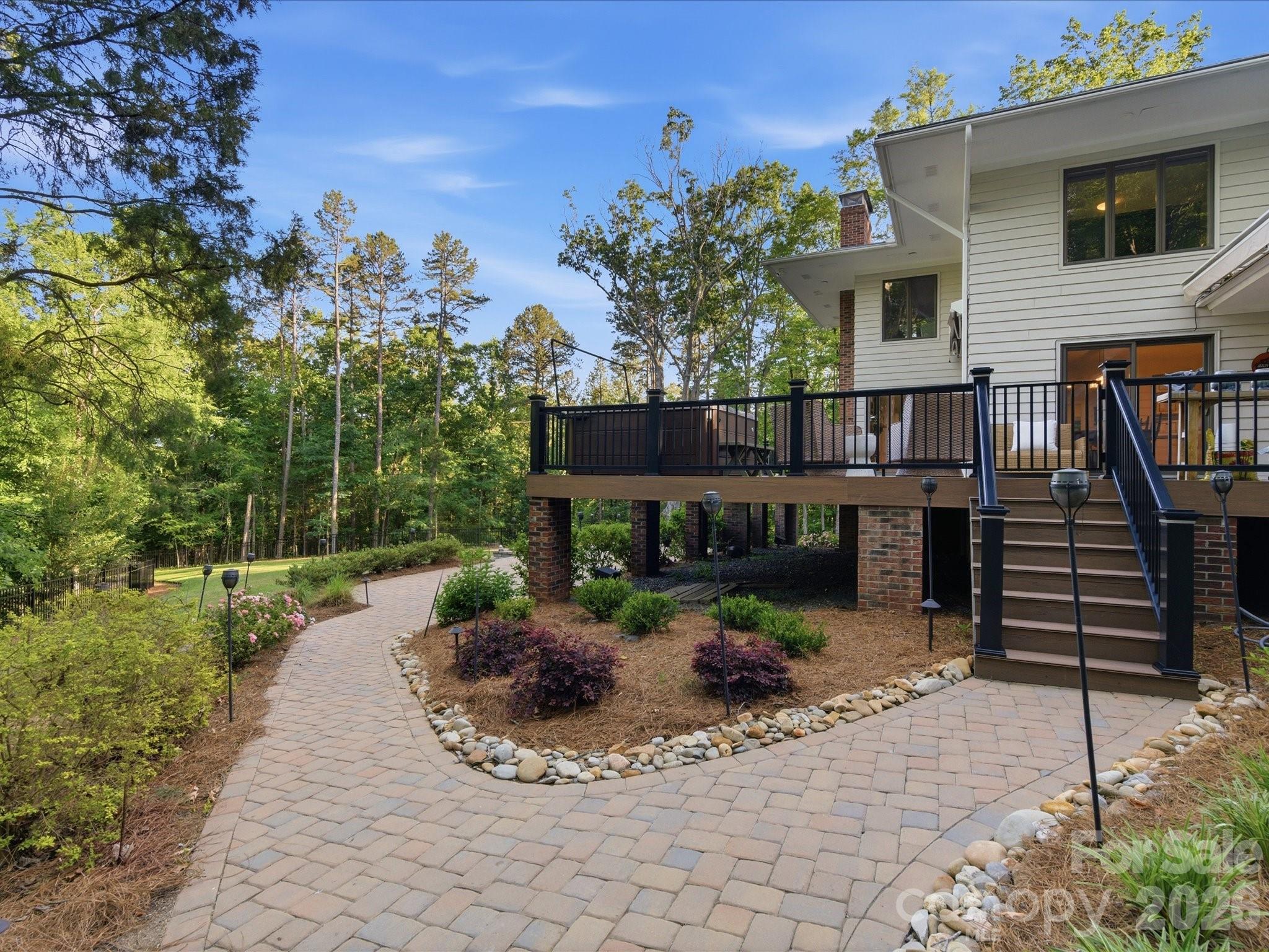 115 Forest Cliff Court NE