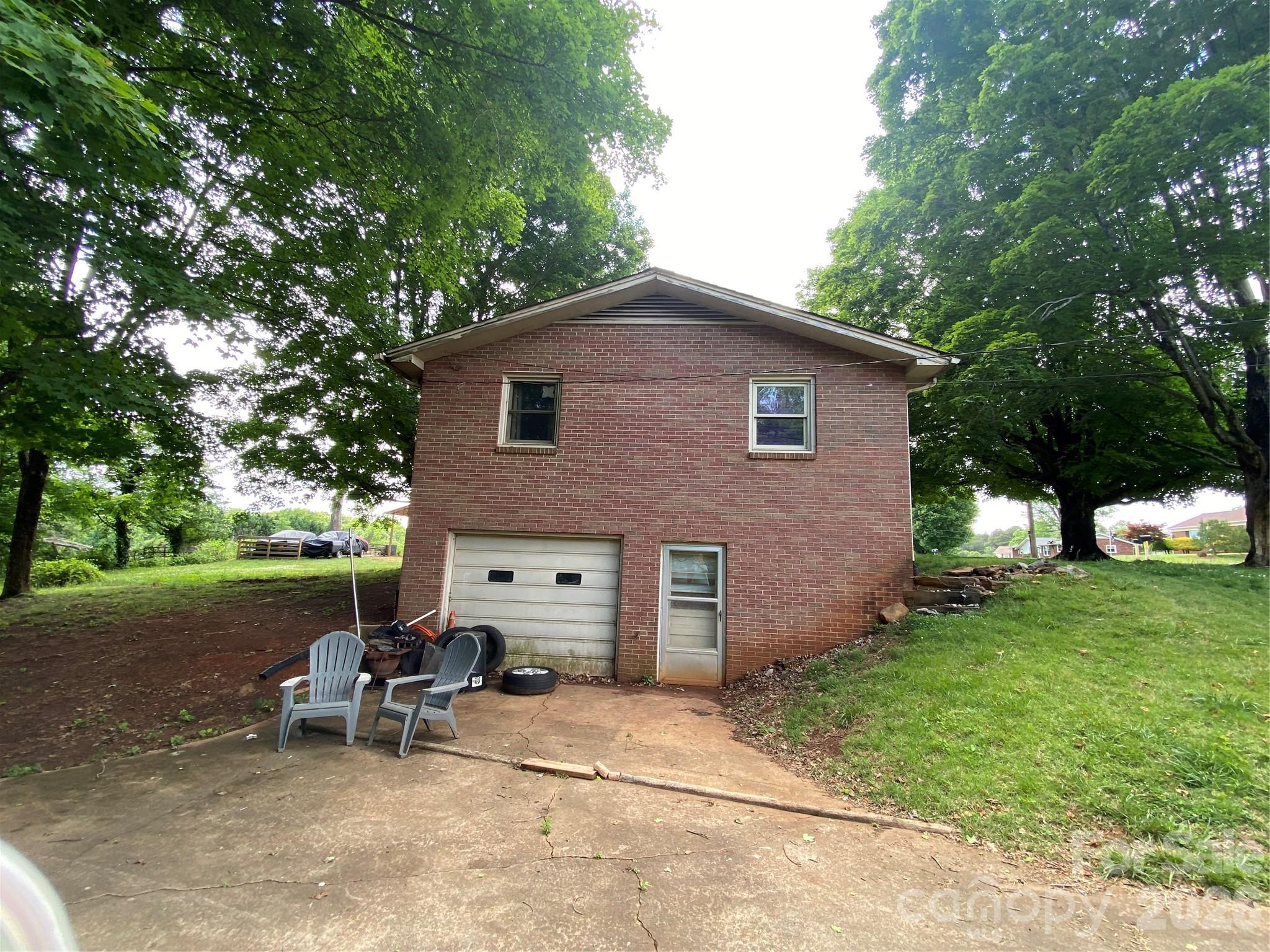 2071 Colonial Lane