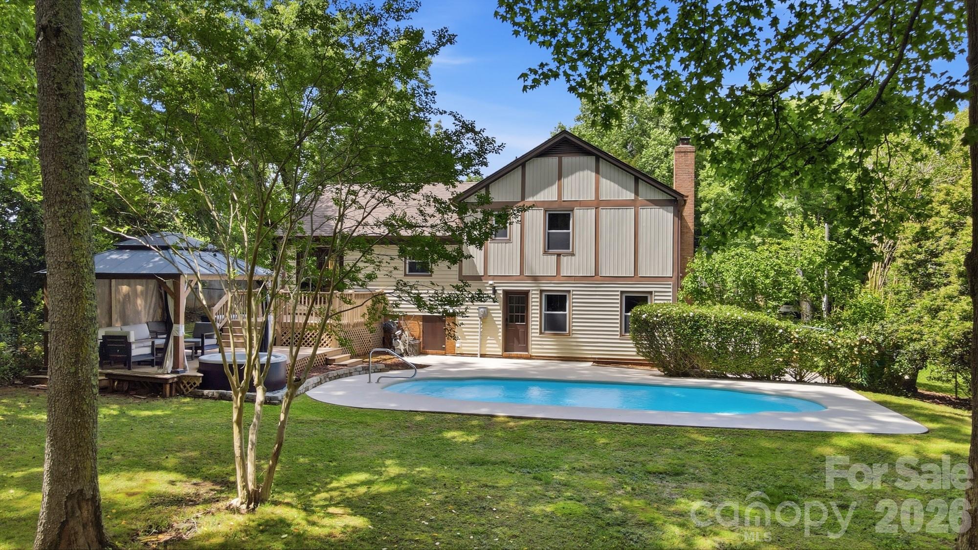 824 Riverwood Road