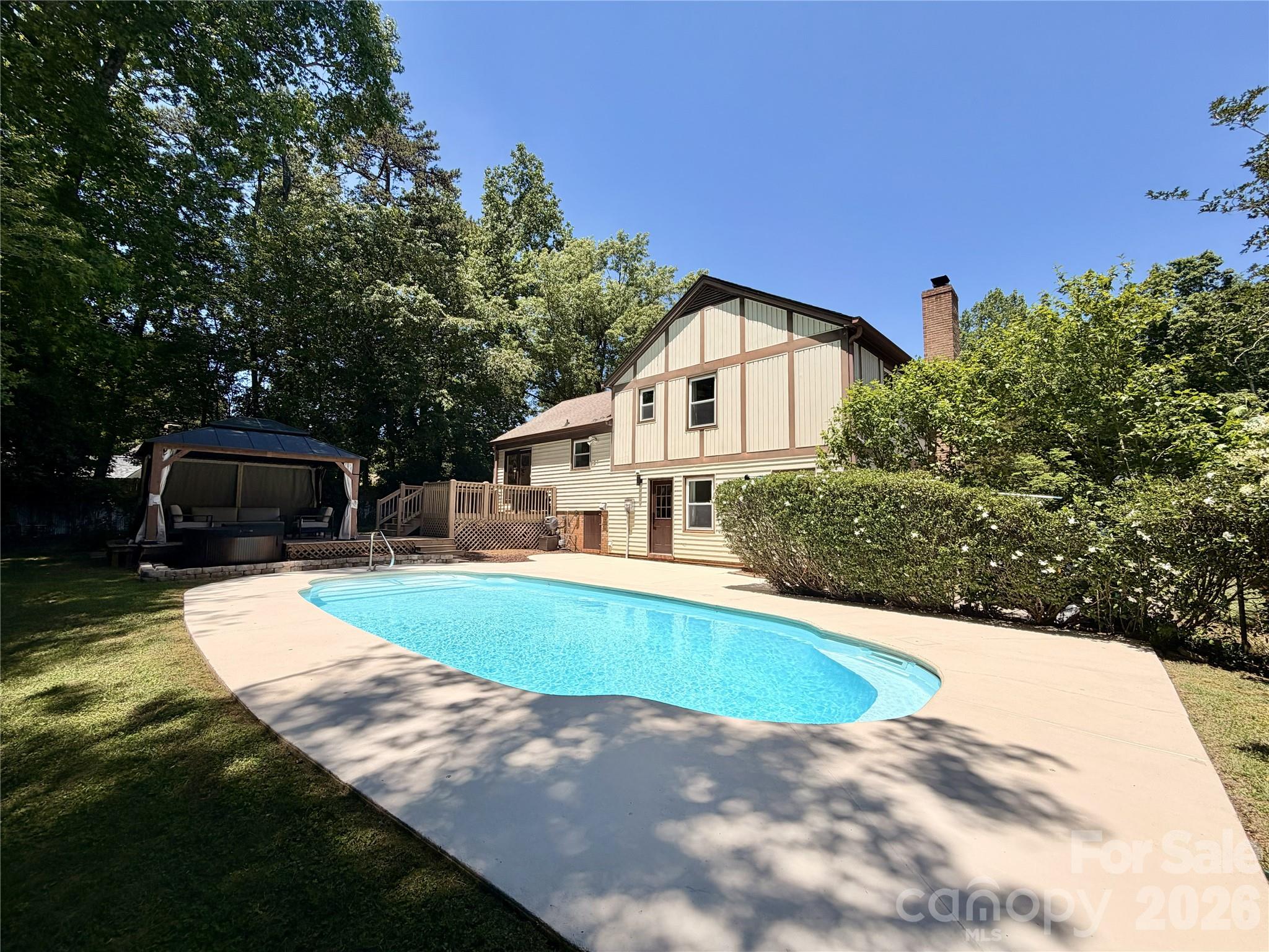 824 Riverwood Road
