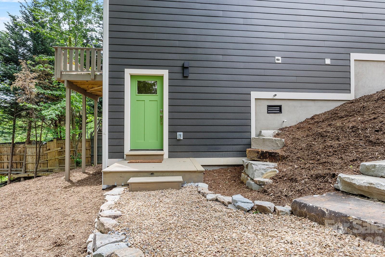 121 Laurel Loop