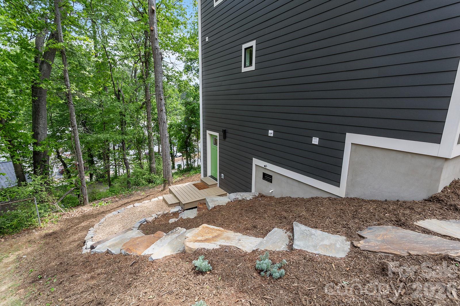 121 Laurel Loop