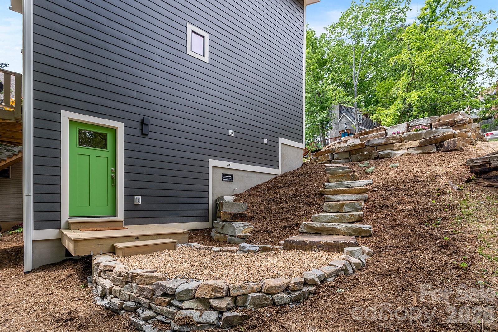 121 Laurel Loop