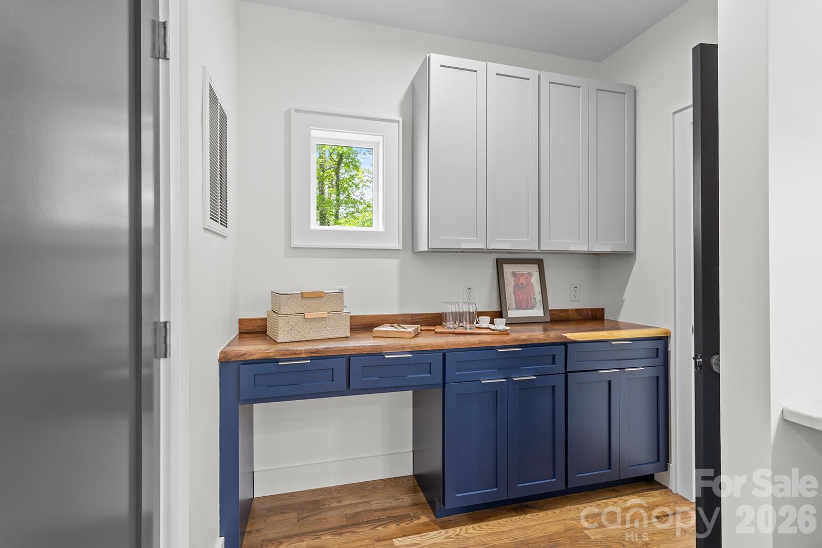 121 Laurel Loop