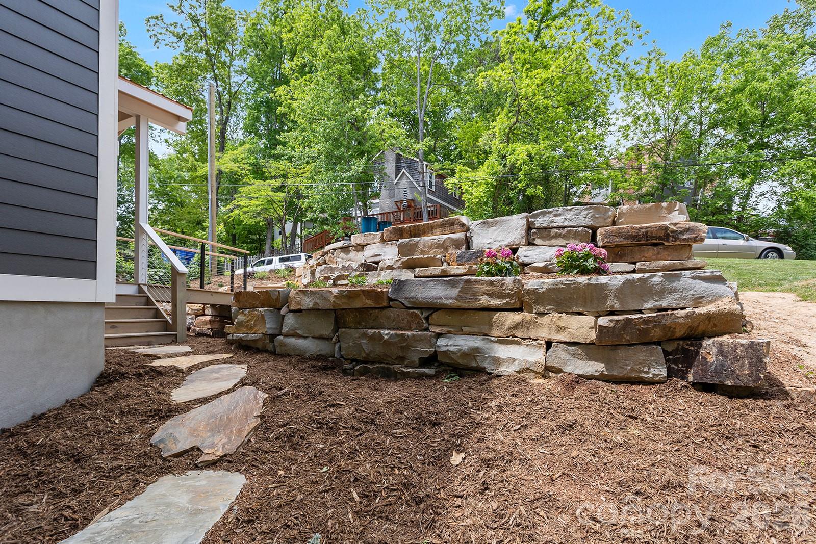 121 Laurel Loop