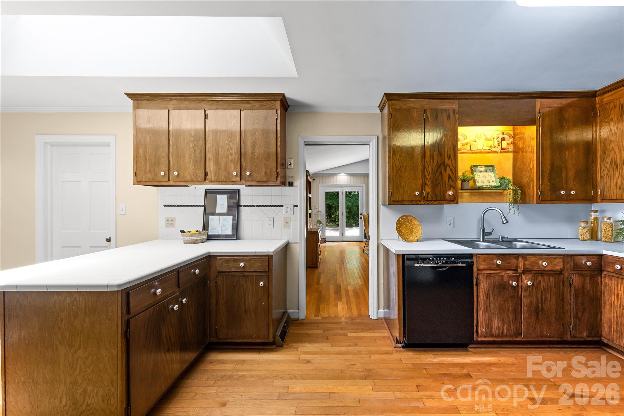 2038 Skyway Drive