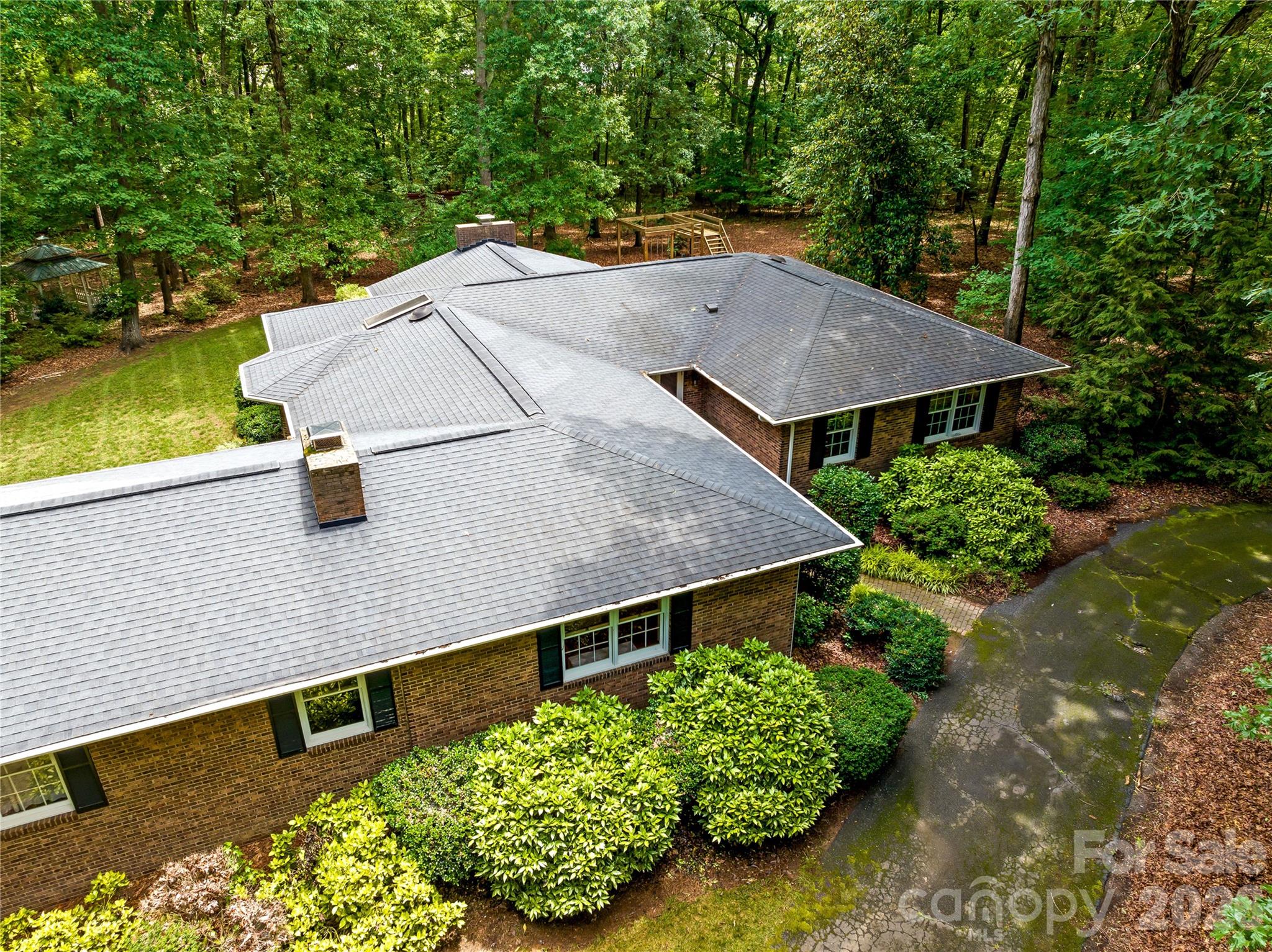 2038 Skyway Drive