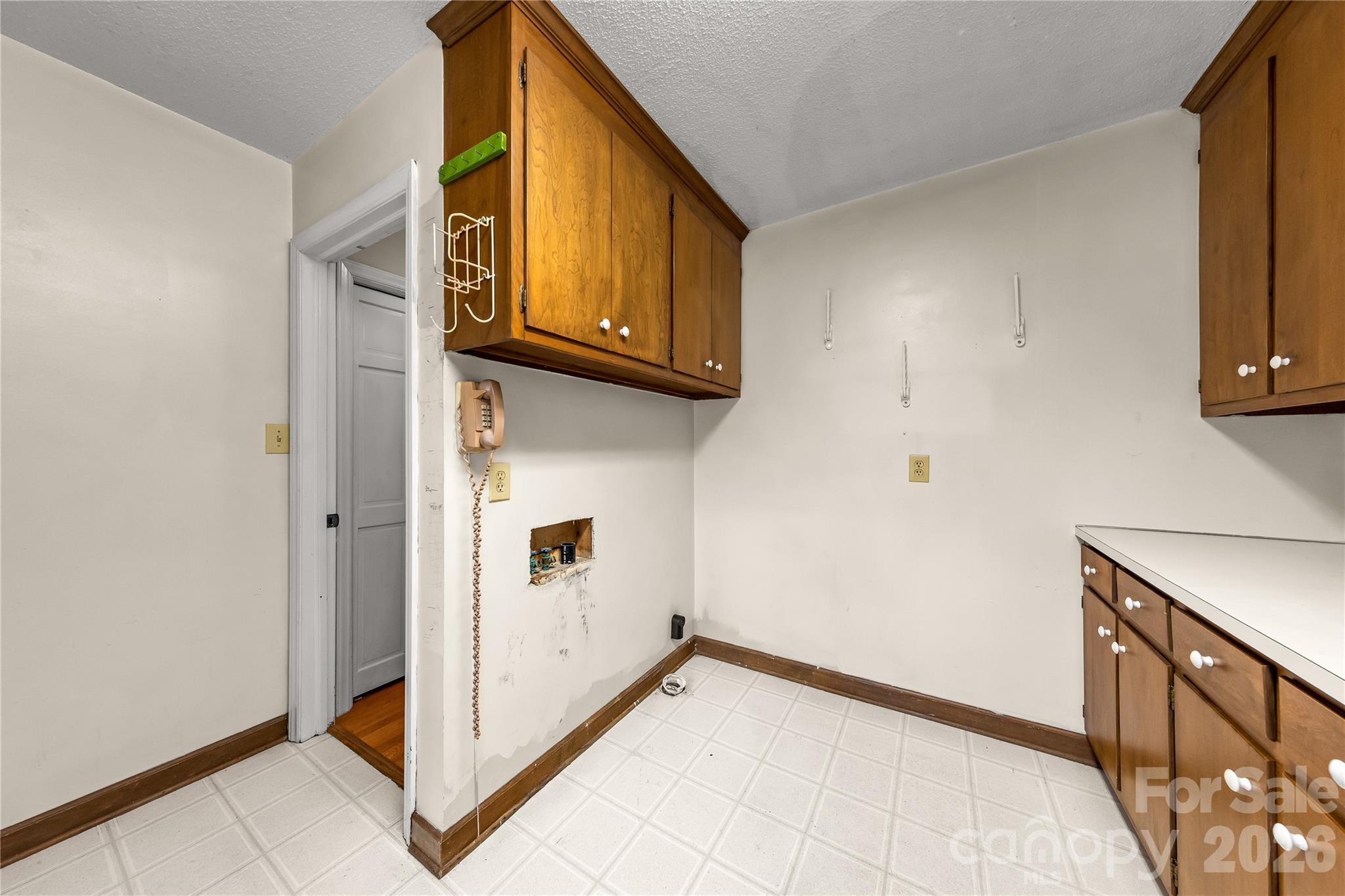 2038 Skyway Drive
