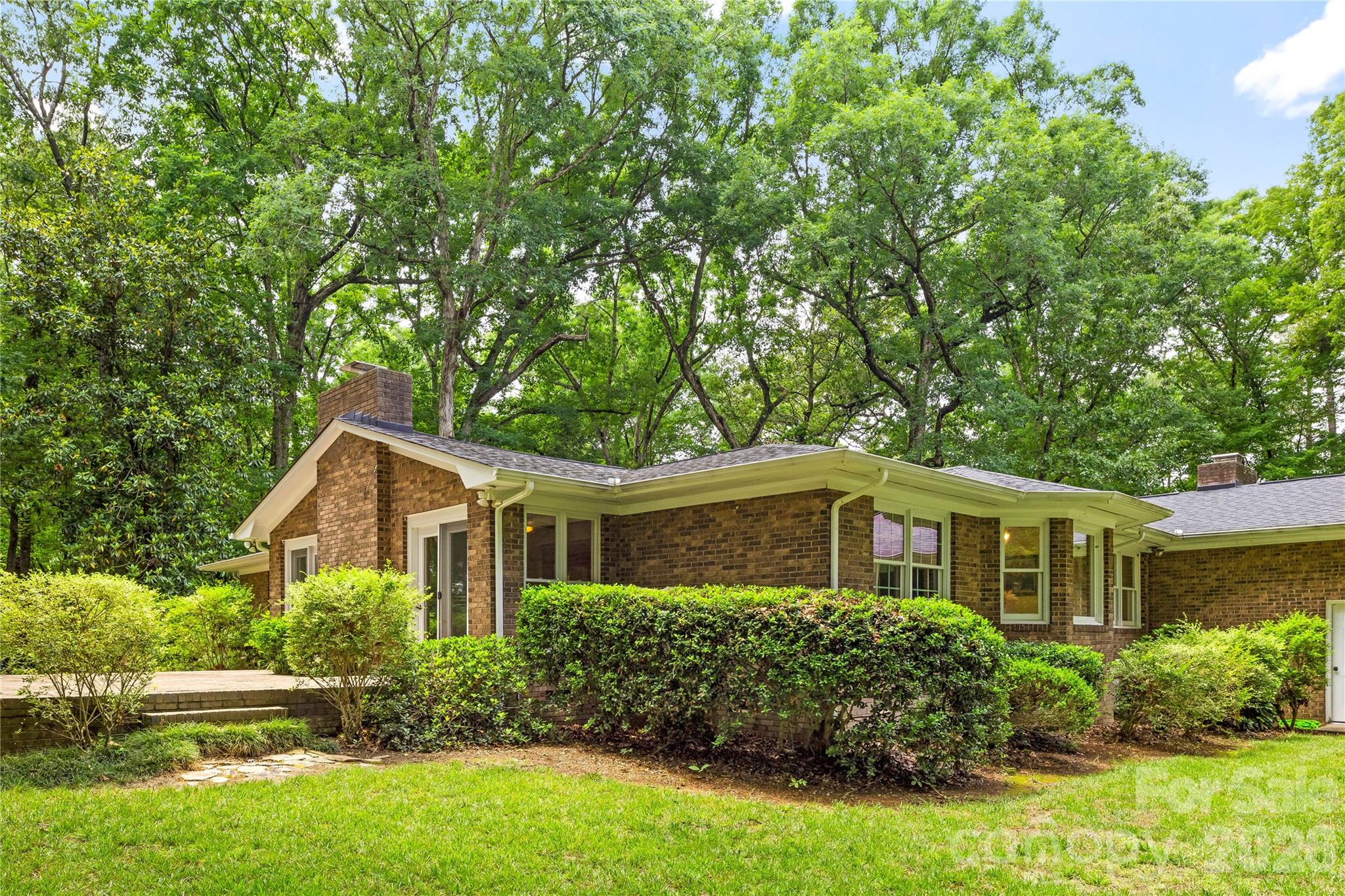 2038 Skyway Drive