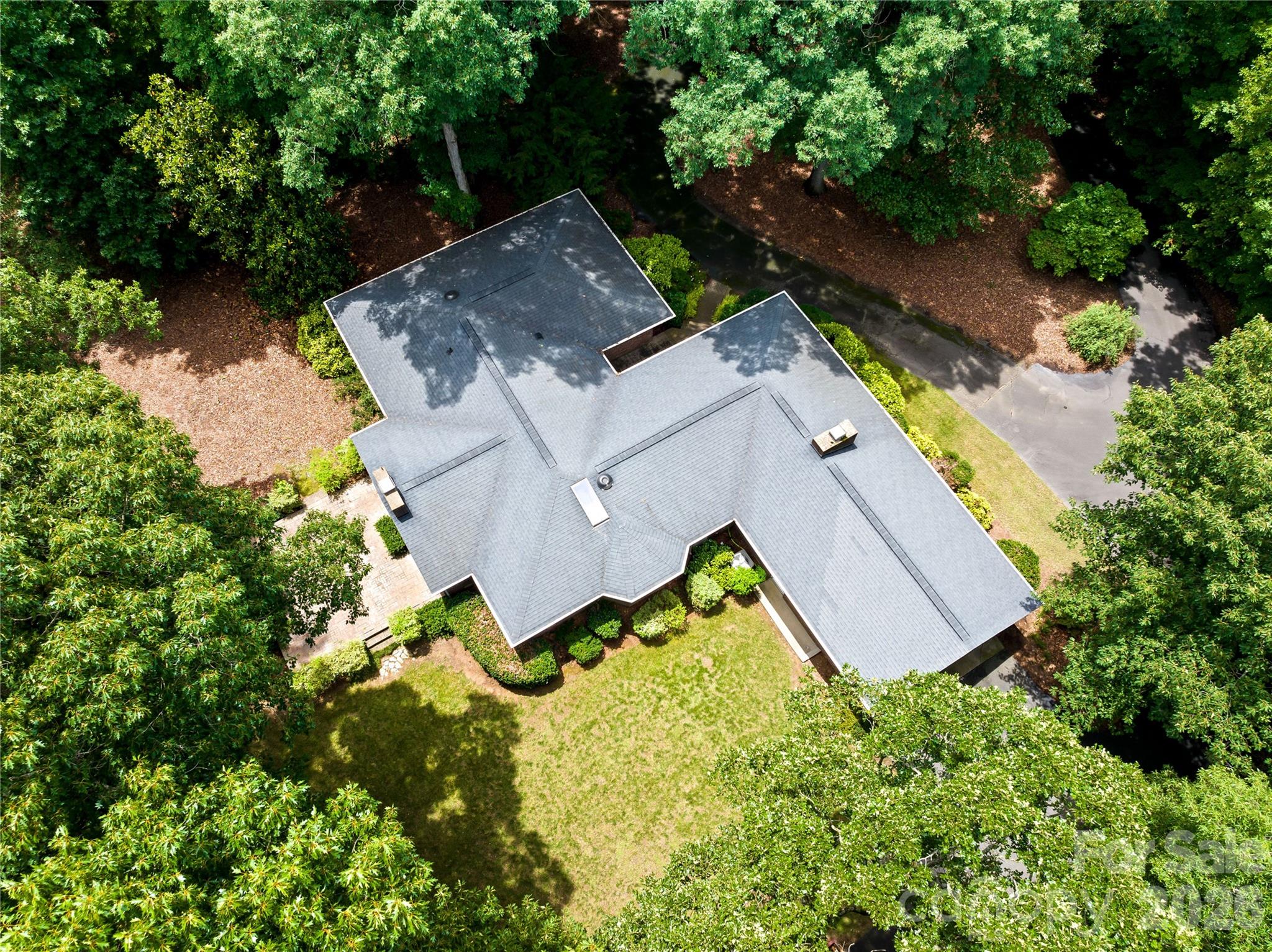 2038 Skyway Drive