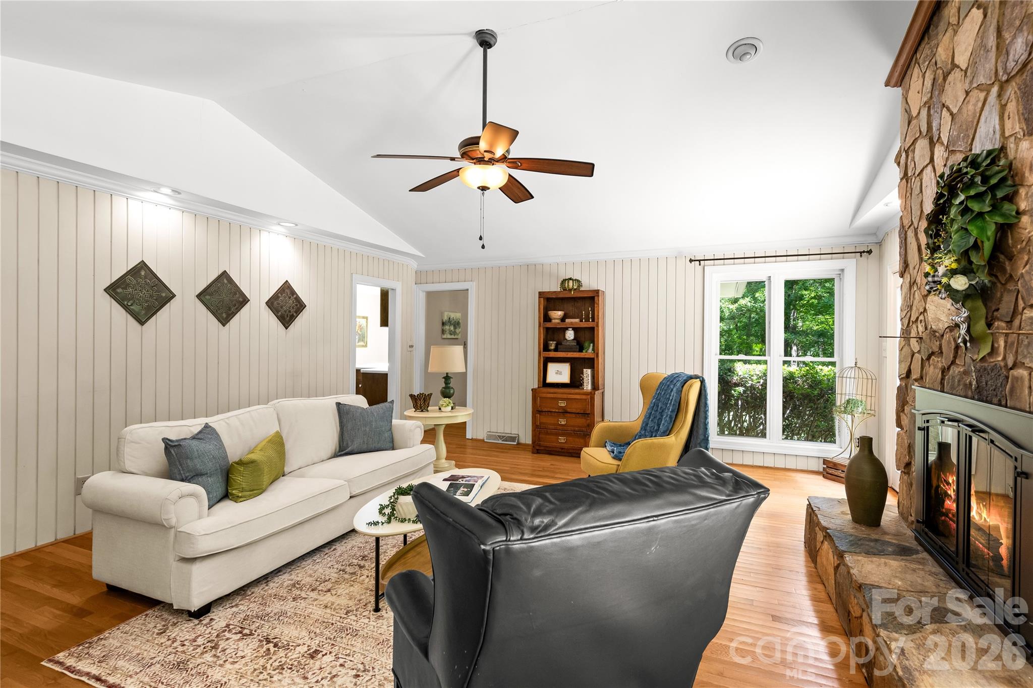 2038 Skyway Drive