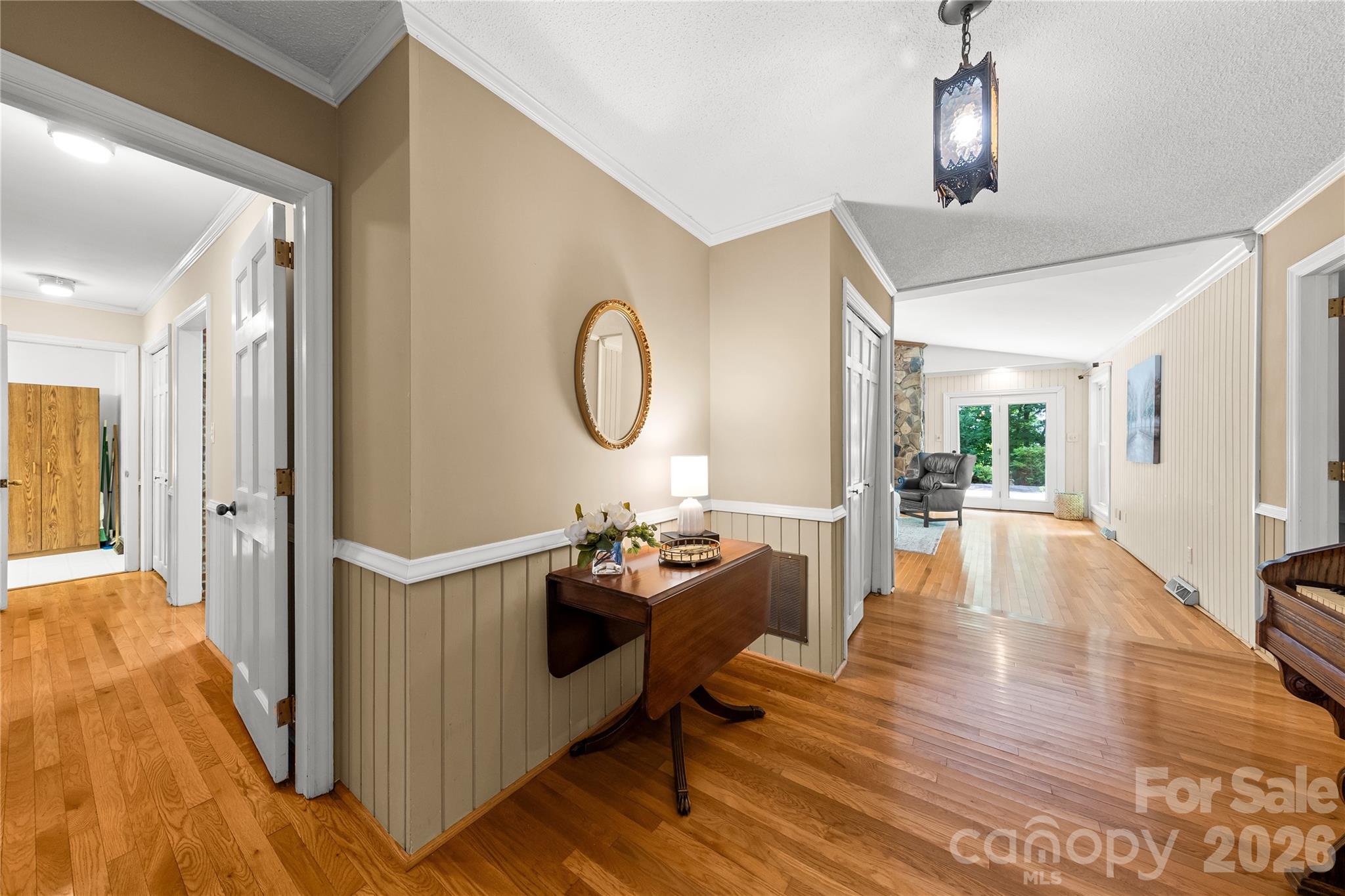 2038 Skyway Drive