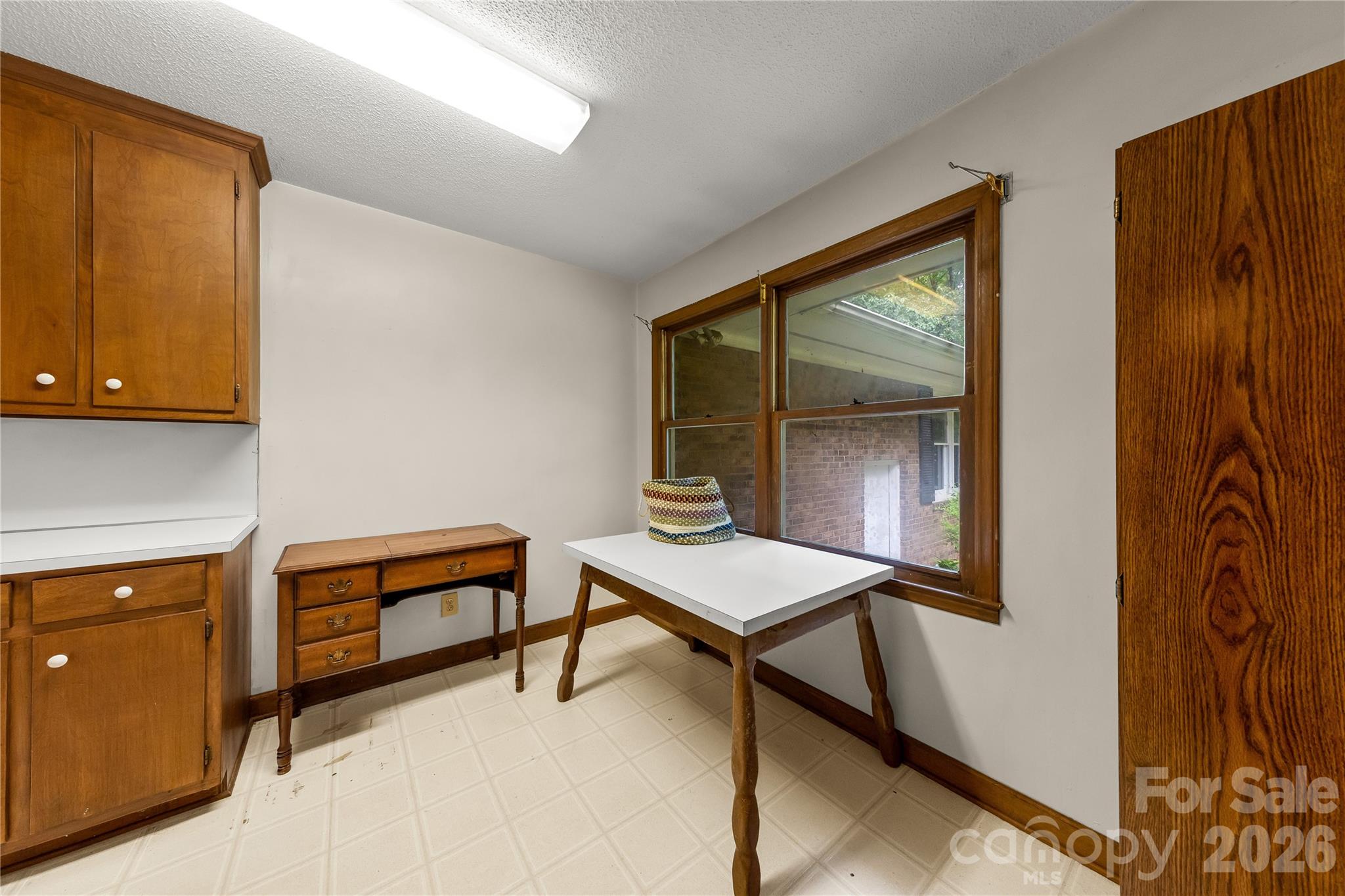 2038 Skyway Drive