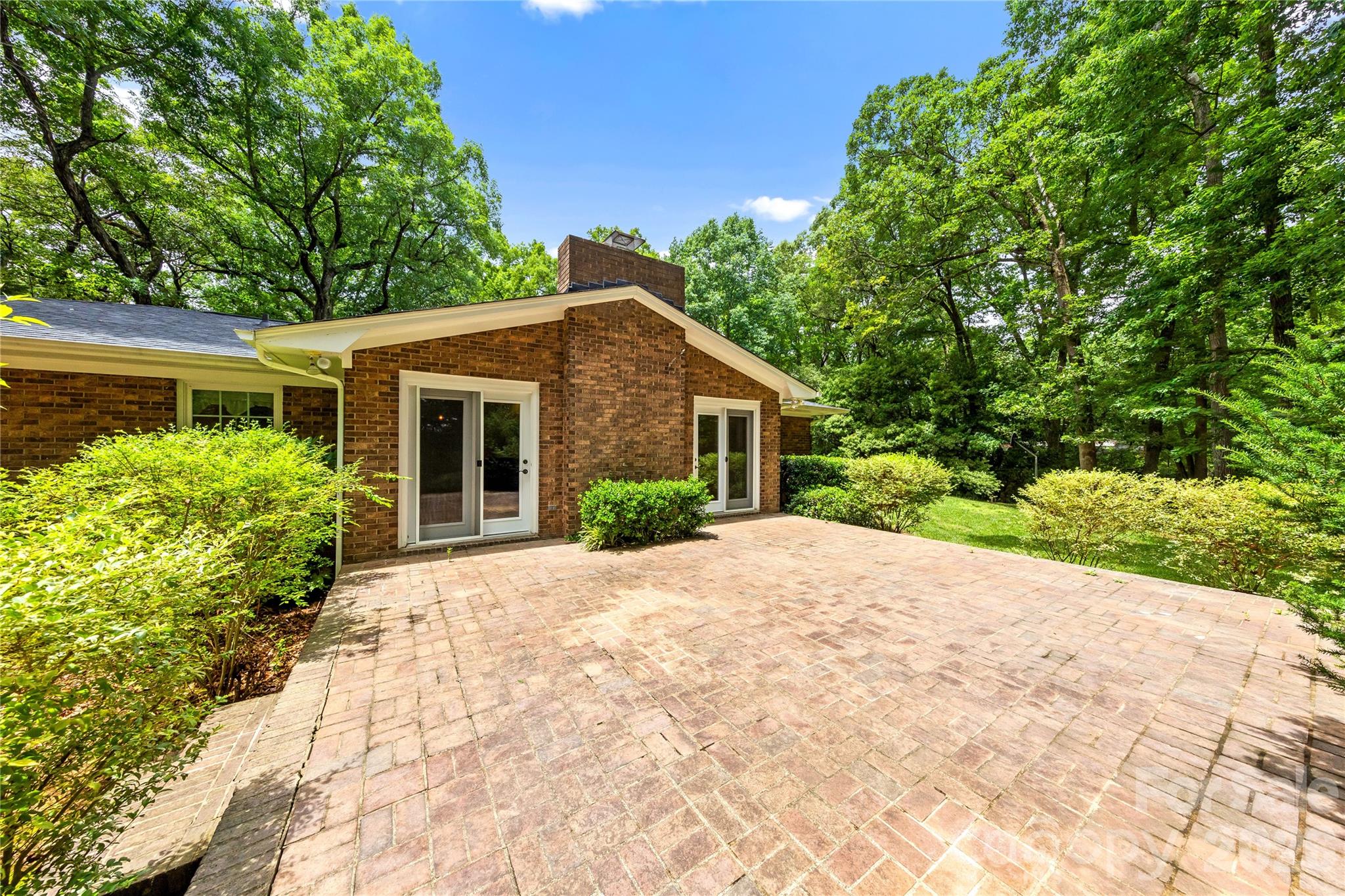 2038 Skyway Drive