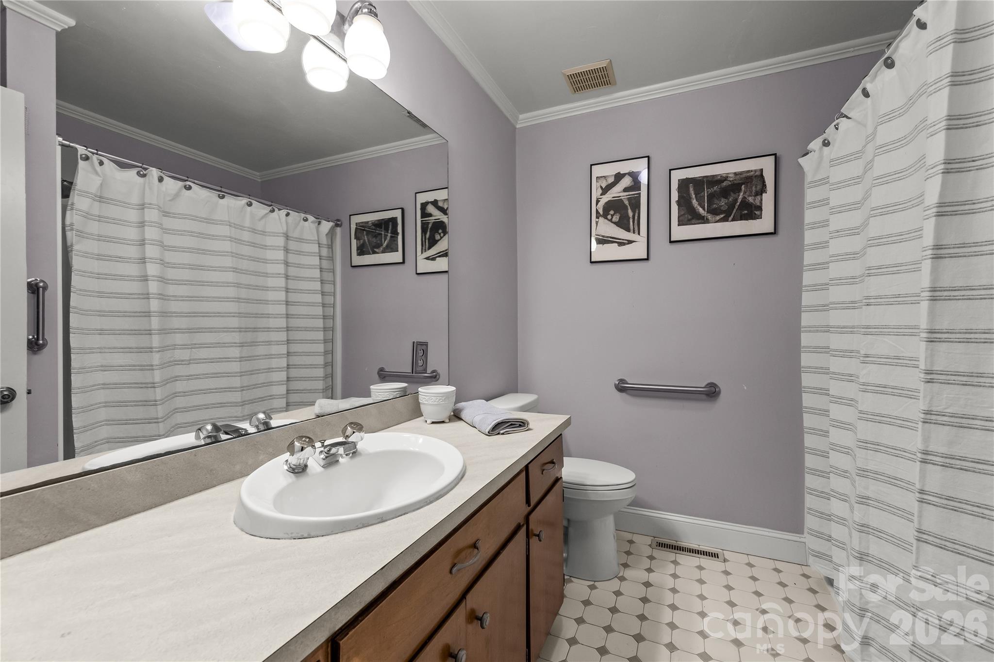 2038 Skyway Drive