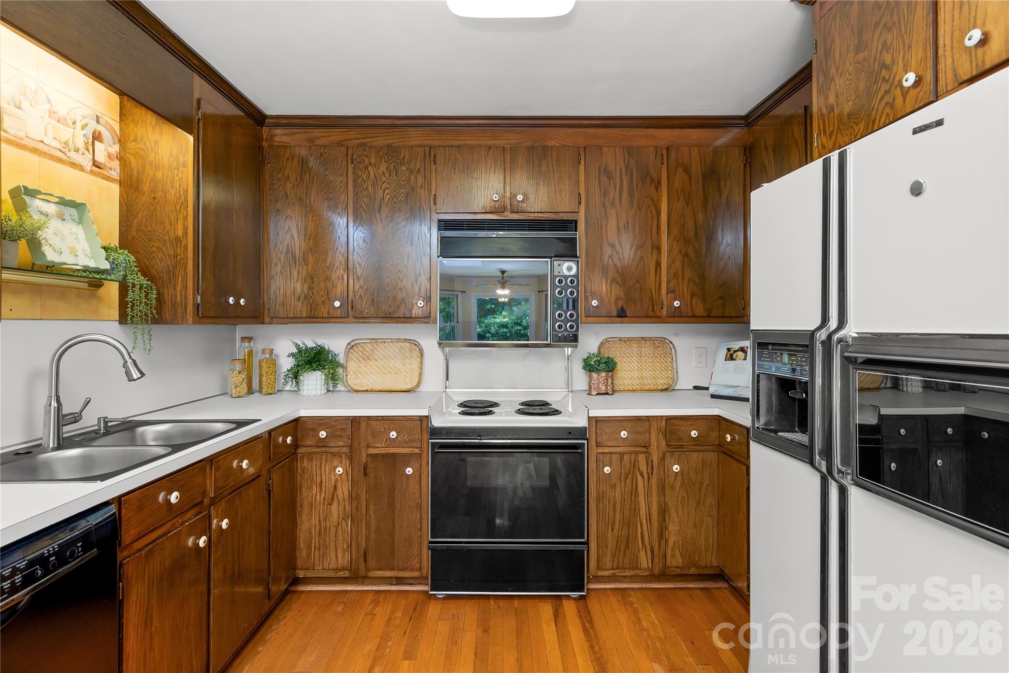 2038 Skyway Drive
