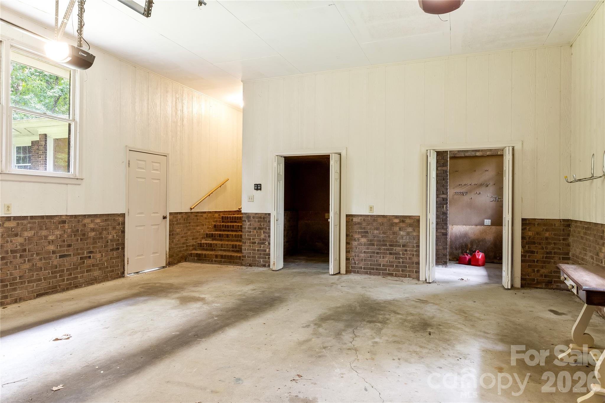 2038 Skyway Drive