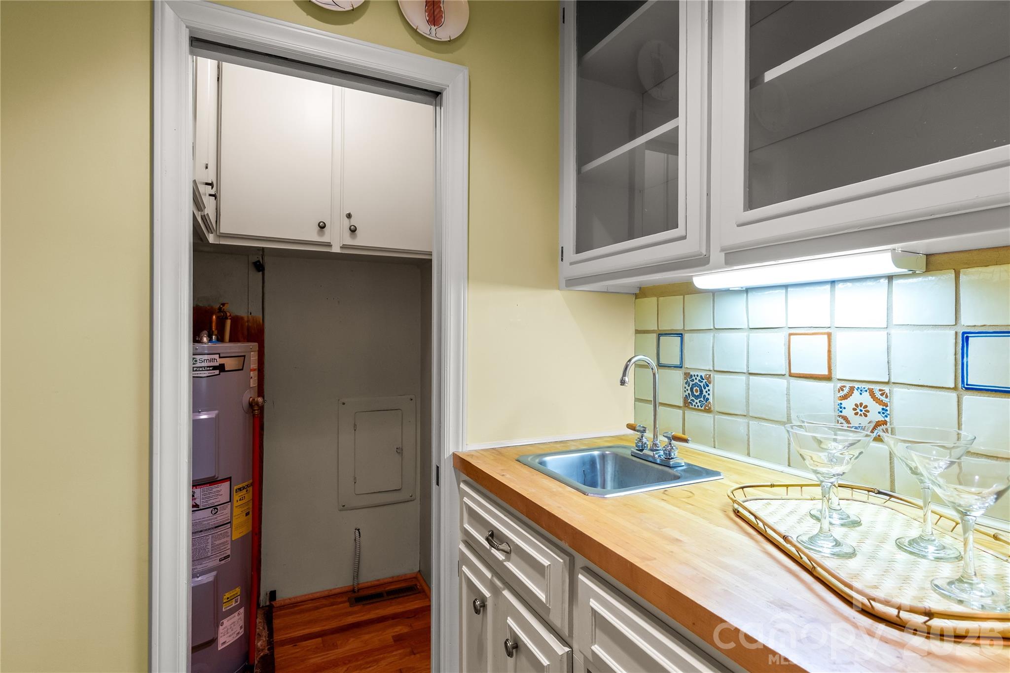 2038 Skyway Drive
