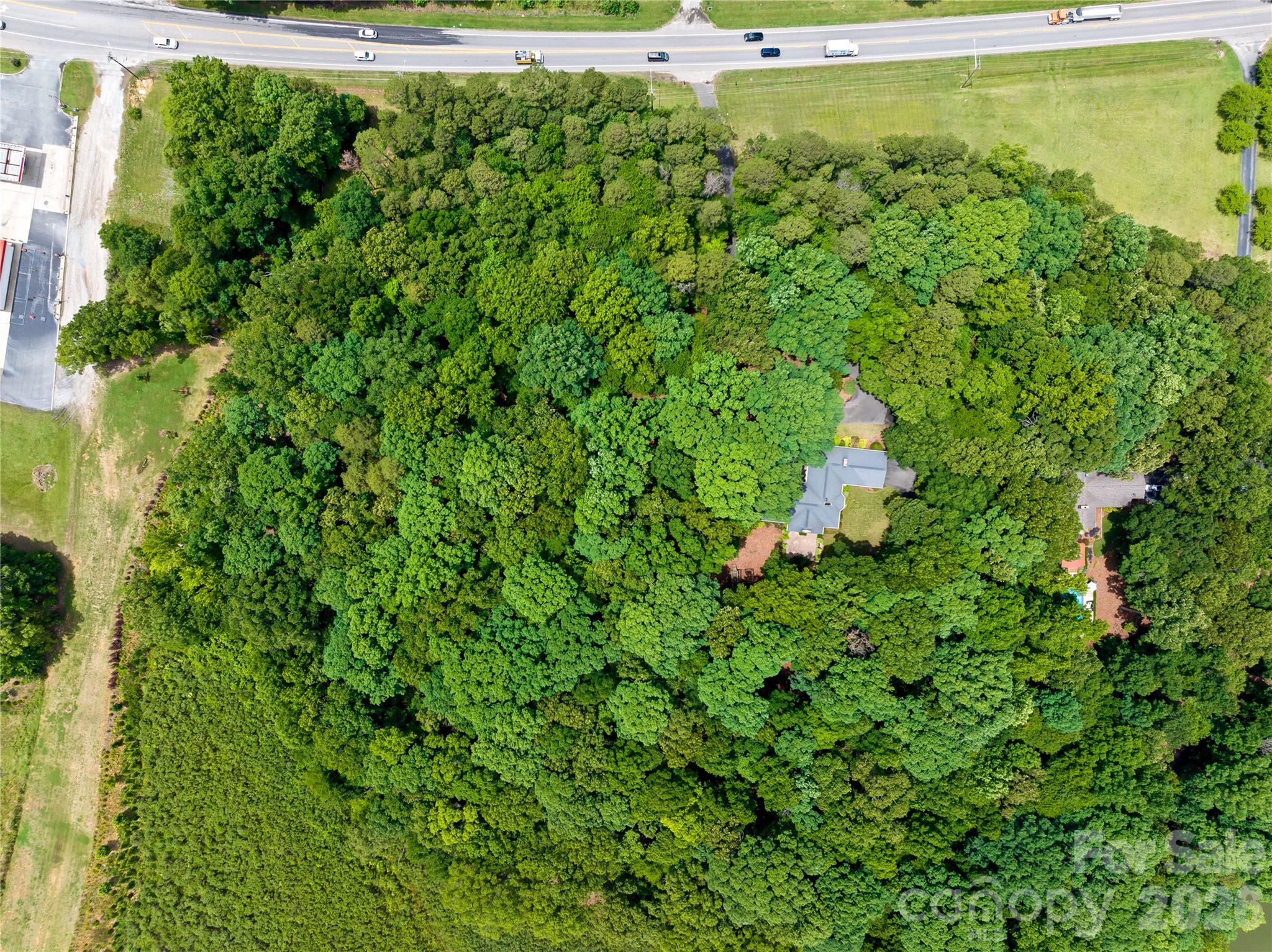 2038 Skyway Drive
