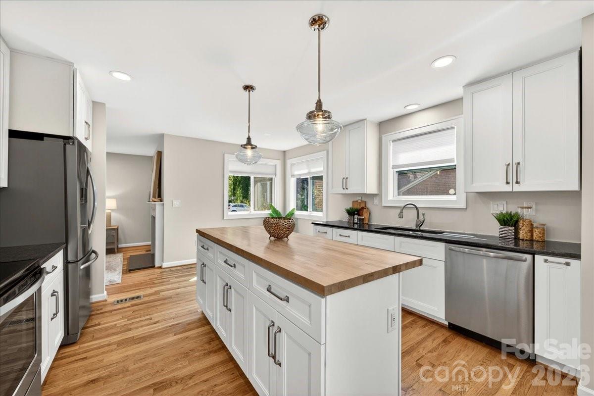 1204 Meadow Lane