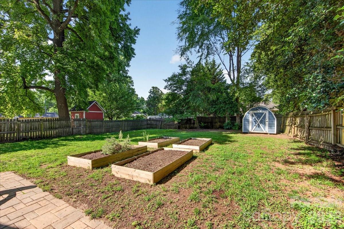 1204 Meadow Lane