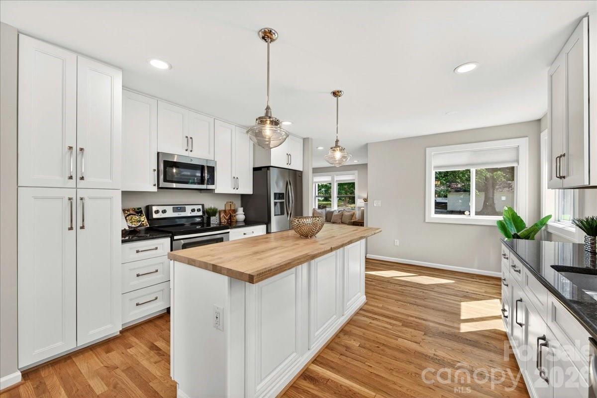 1204 Meadow Lane