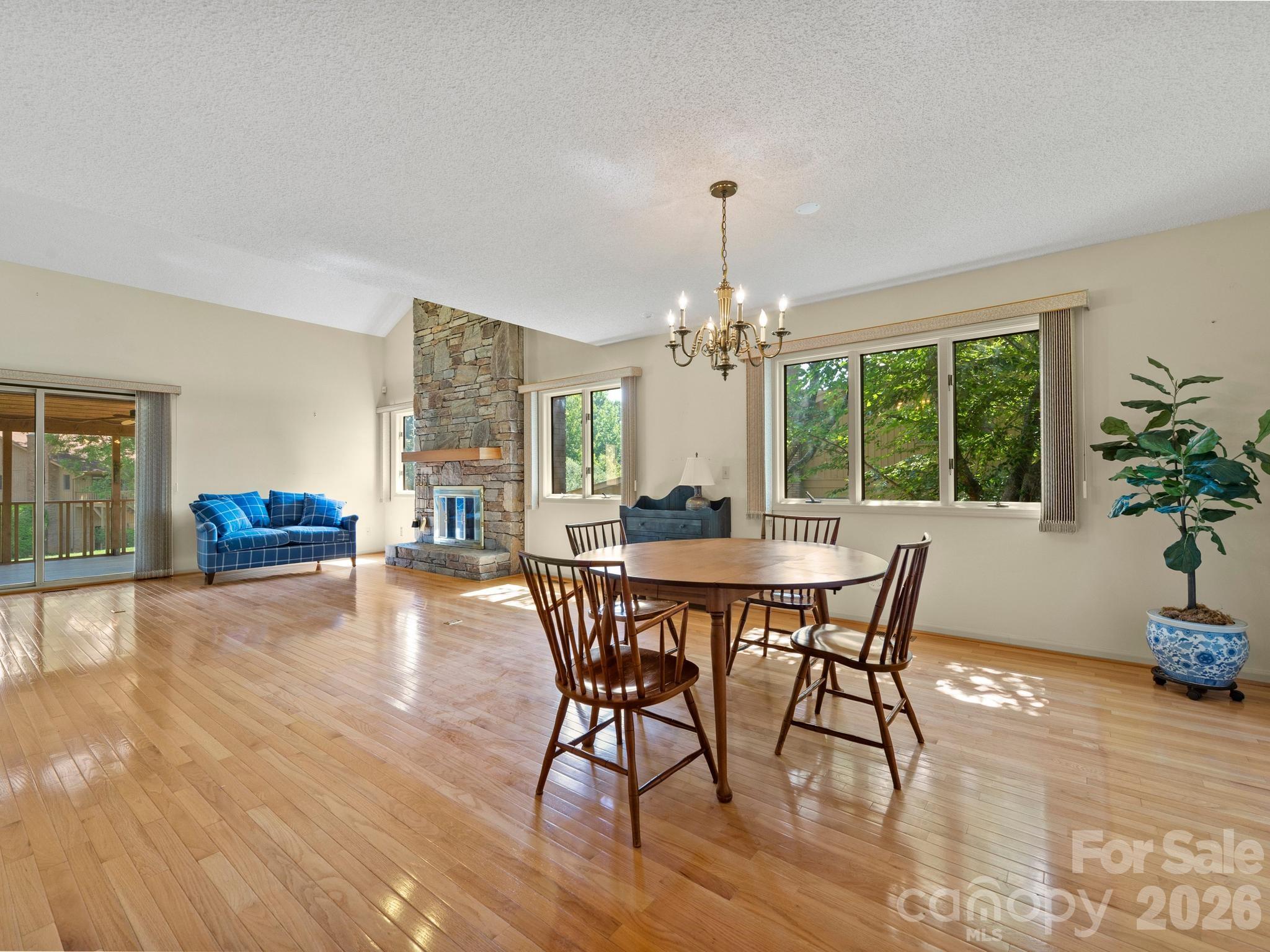 1001 Red Oak Drive