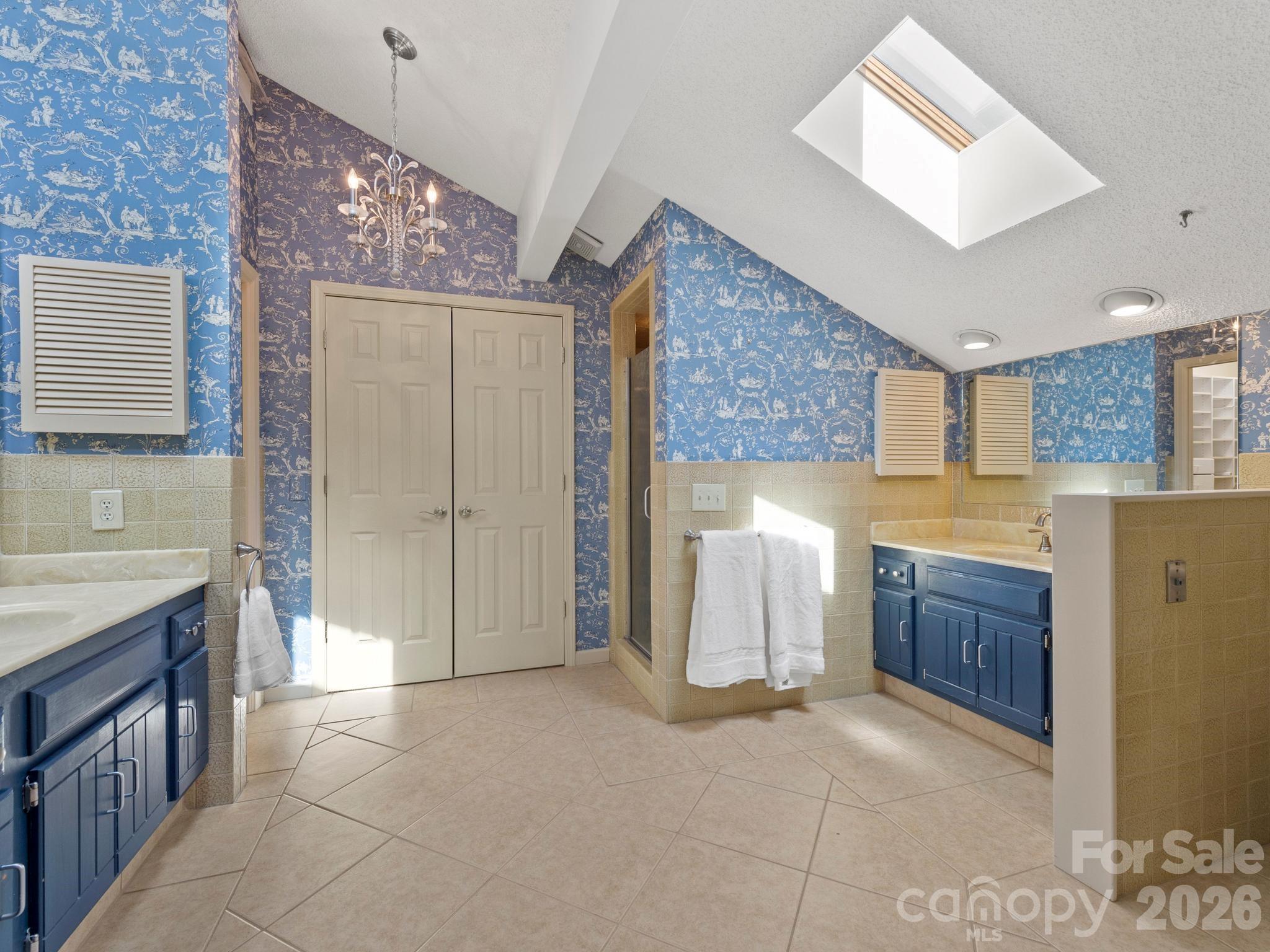 1001 Red Oak Drive