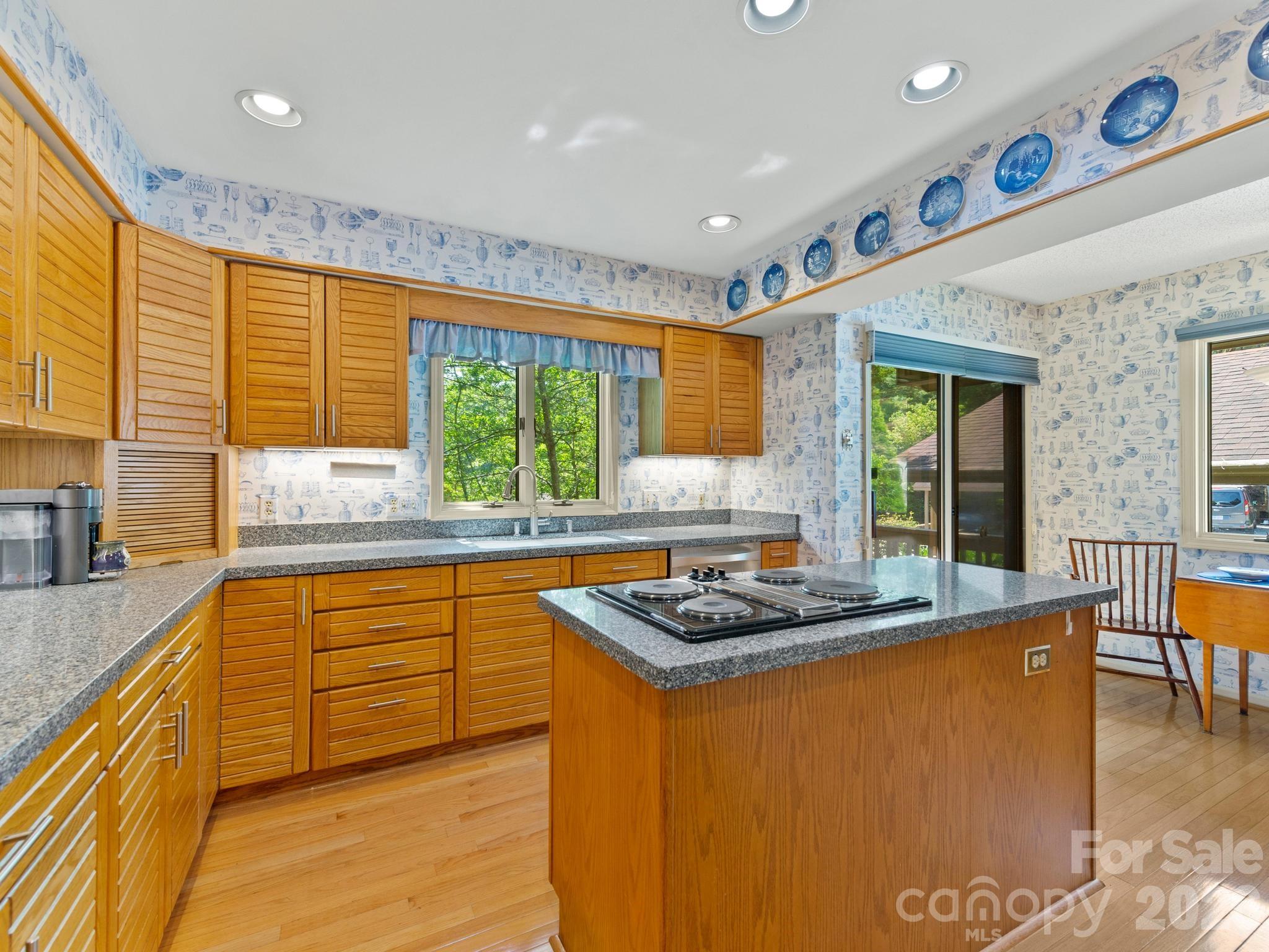 1001 Red Oak Drive