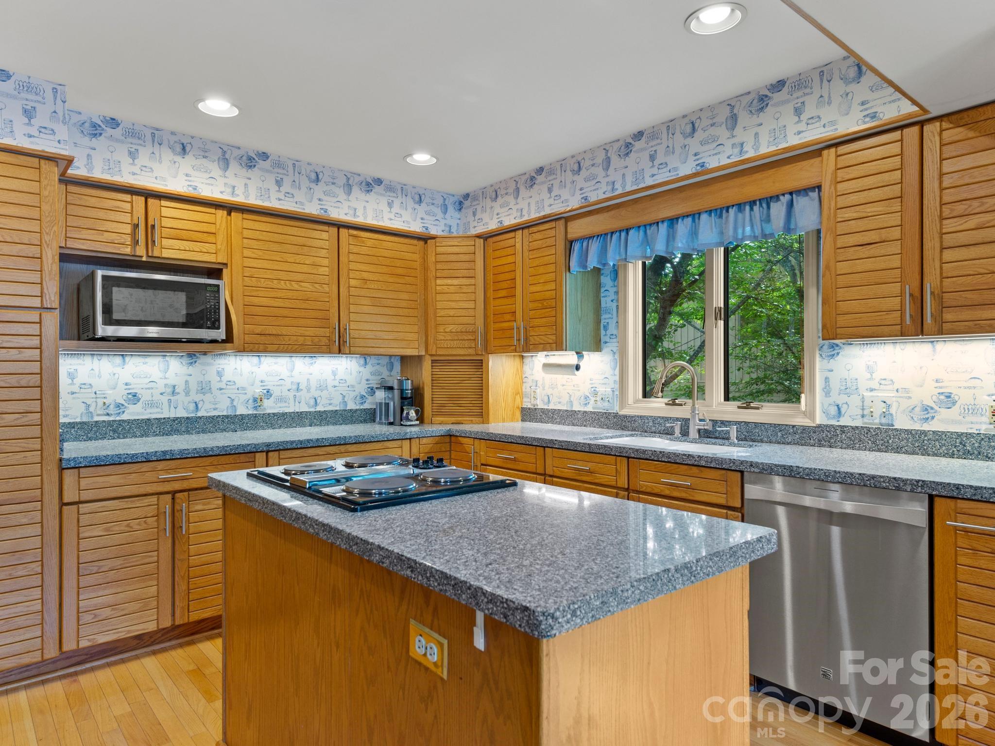 1001 Red Oak Drive