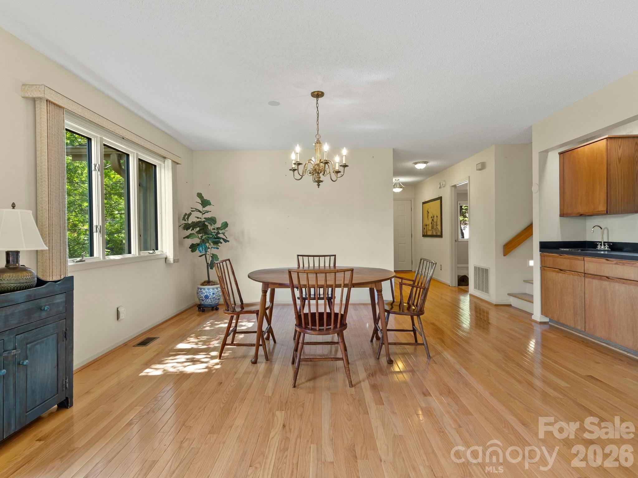 1001 Red Oak Drive