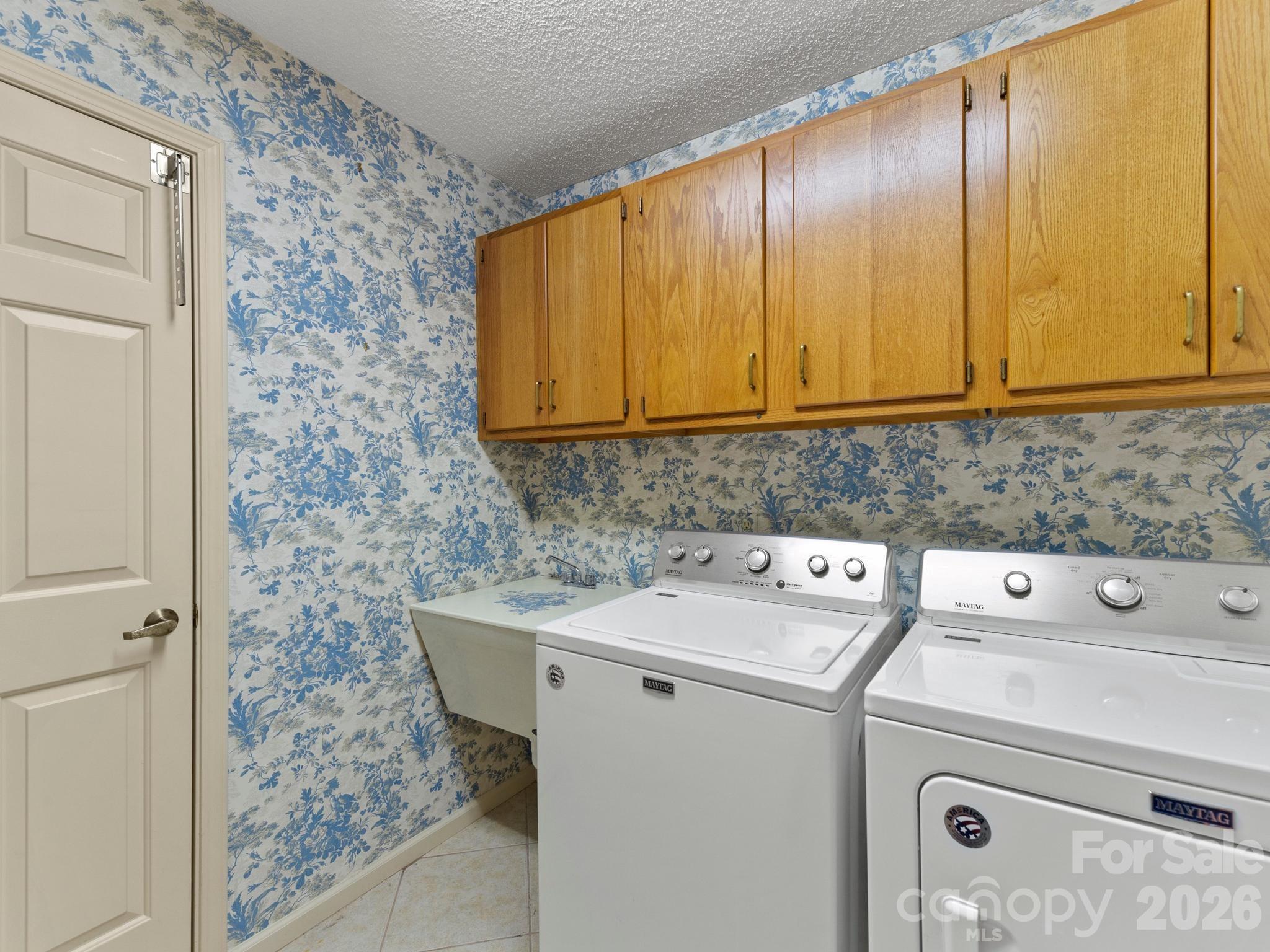 1001 Red Oak Drive
