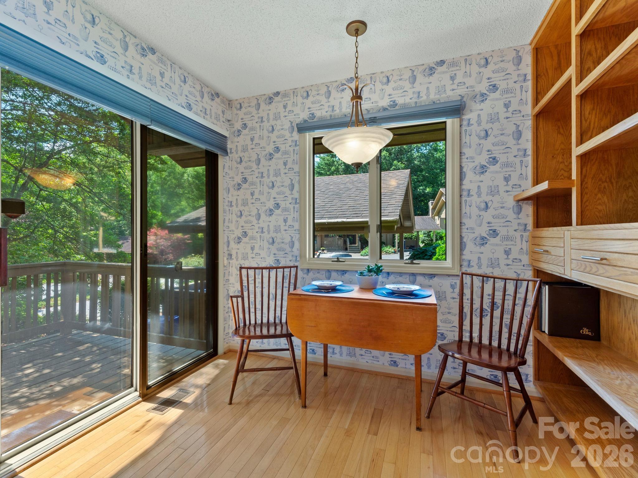 1001 Red Oak Drive