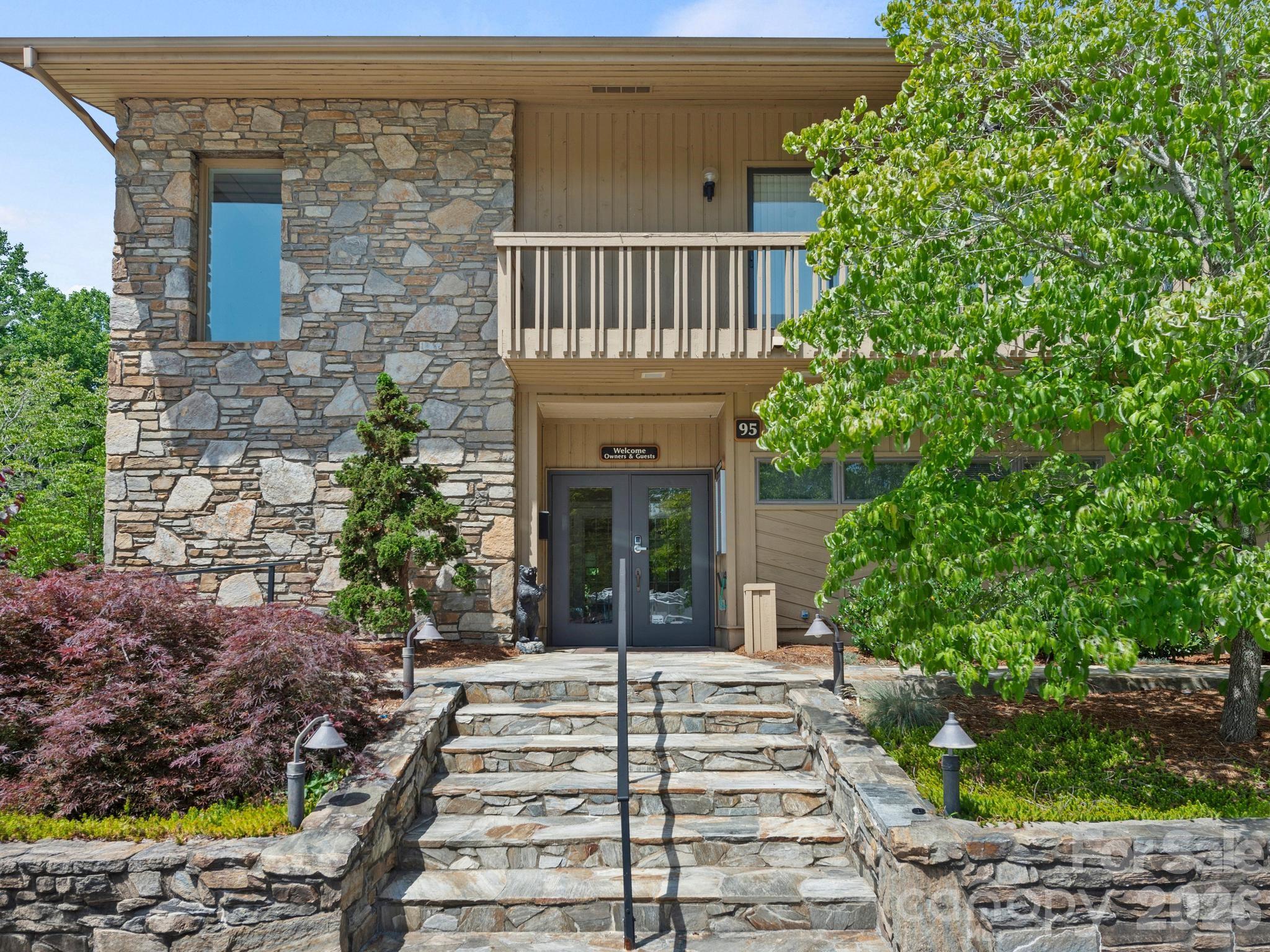 1001 Red Oak Drive
