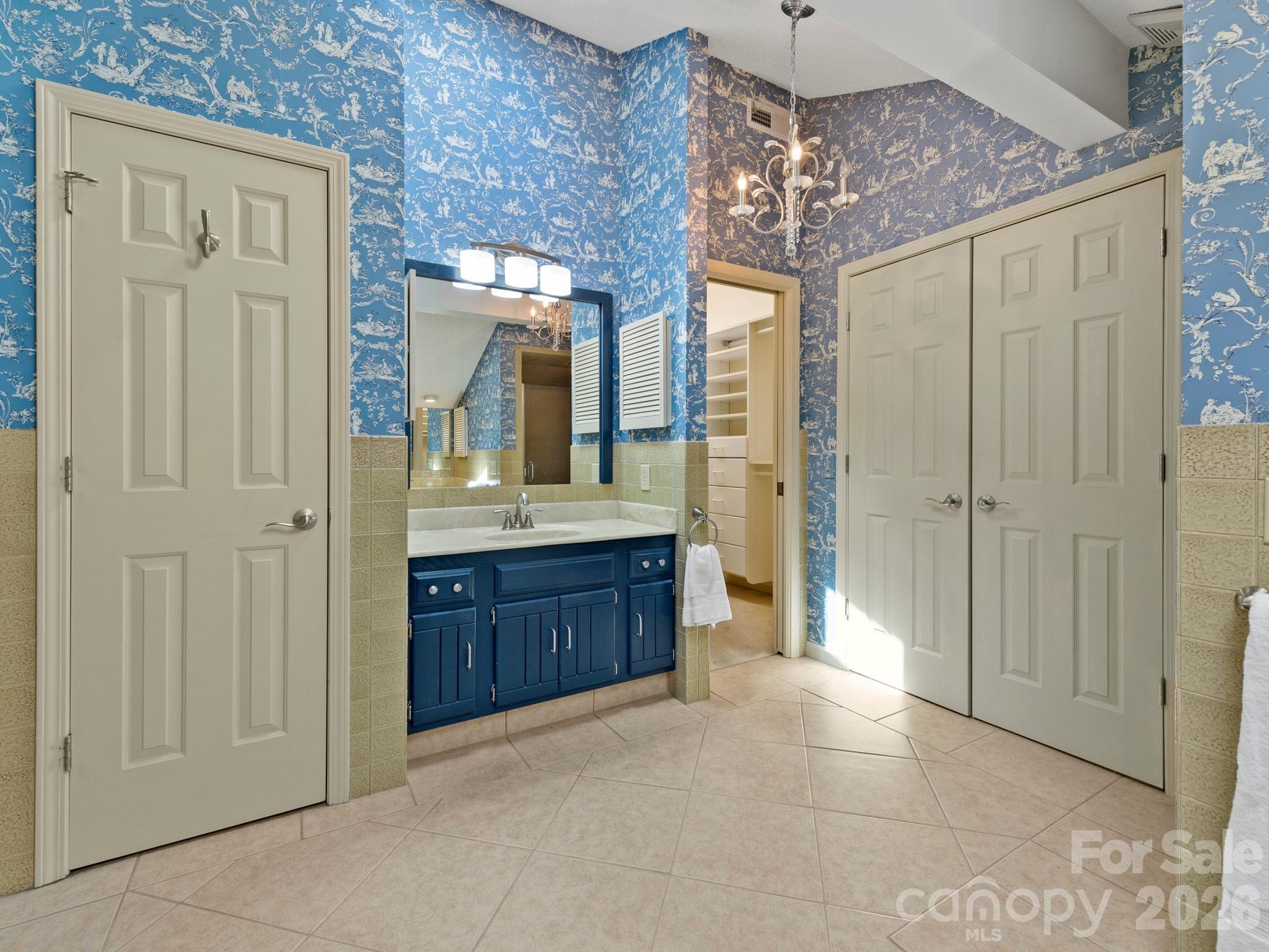 1001 Red Oak Drive