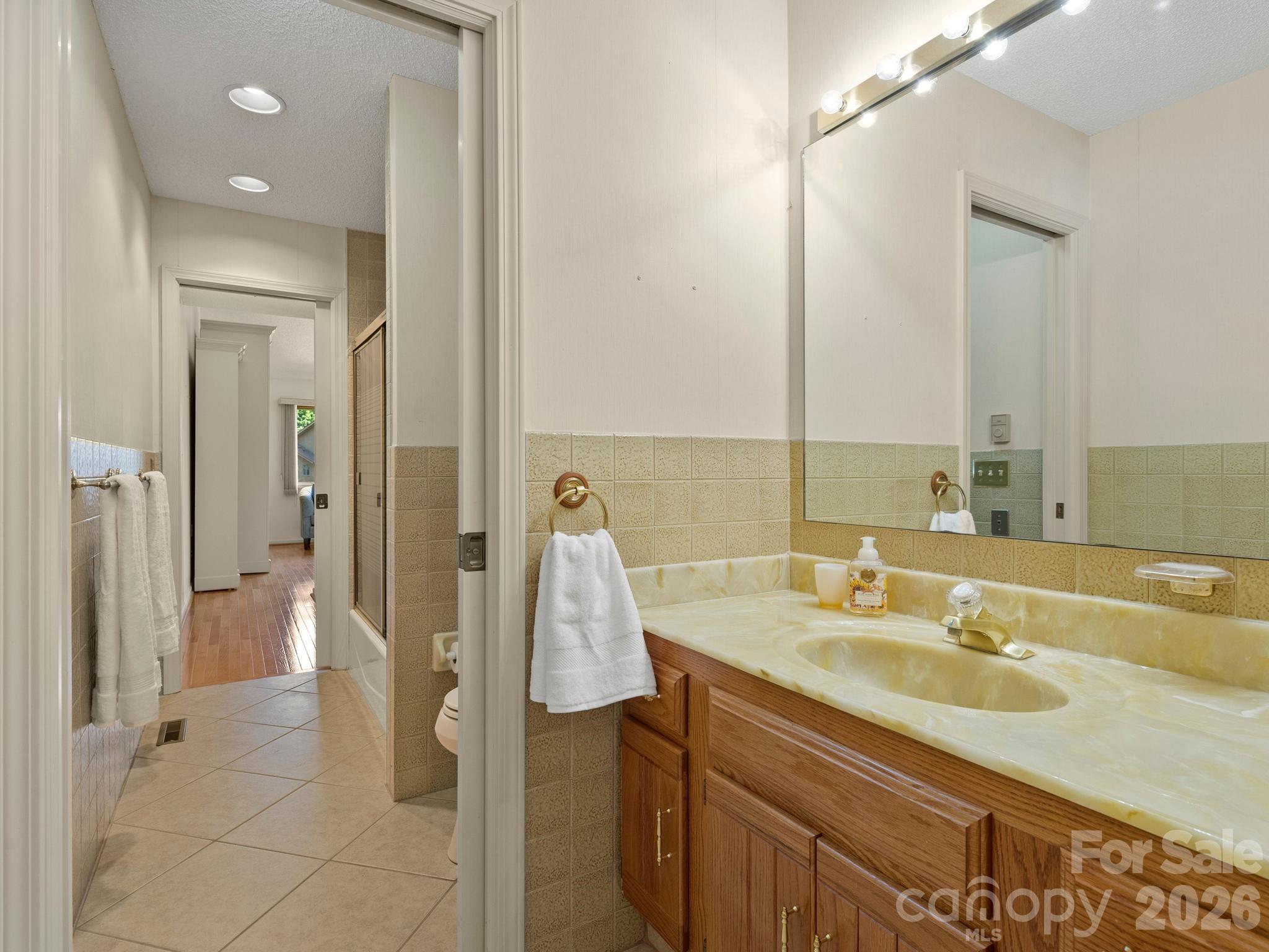 1001 Red Oak Drive