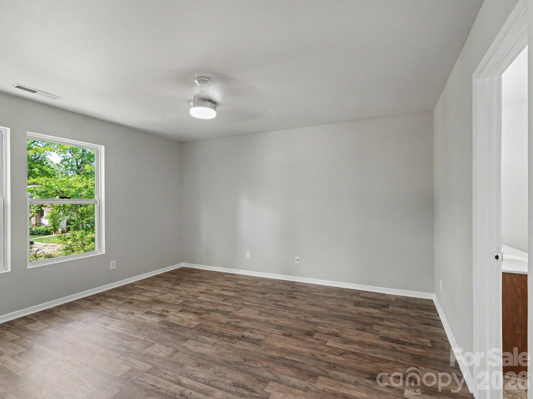 5529 Idlewild Road N