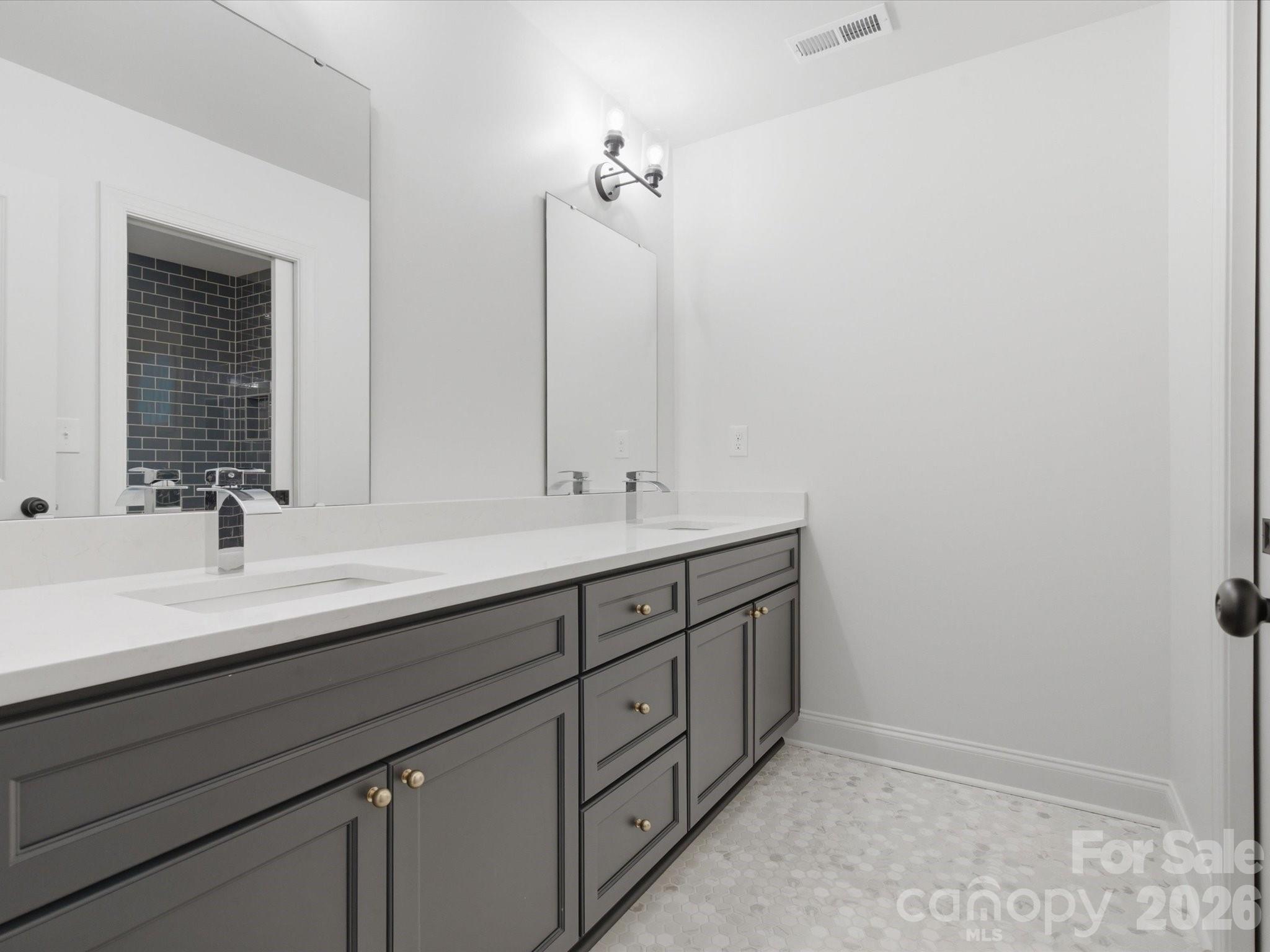 7815 Red Oaks Trail