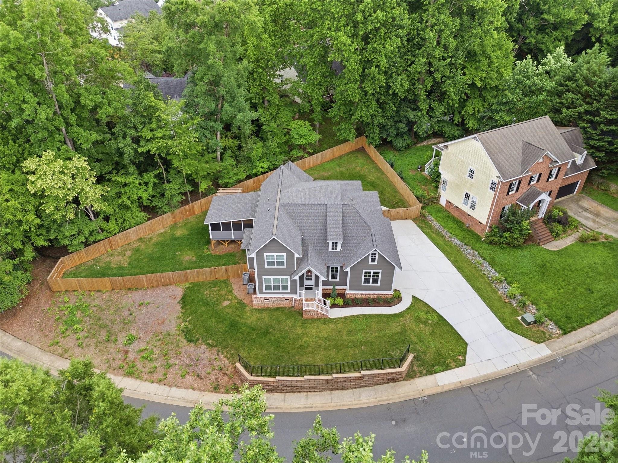 7815 Red Oaks Trail