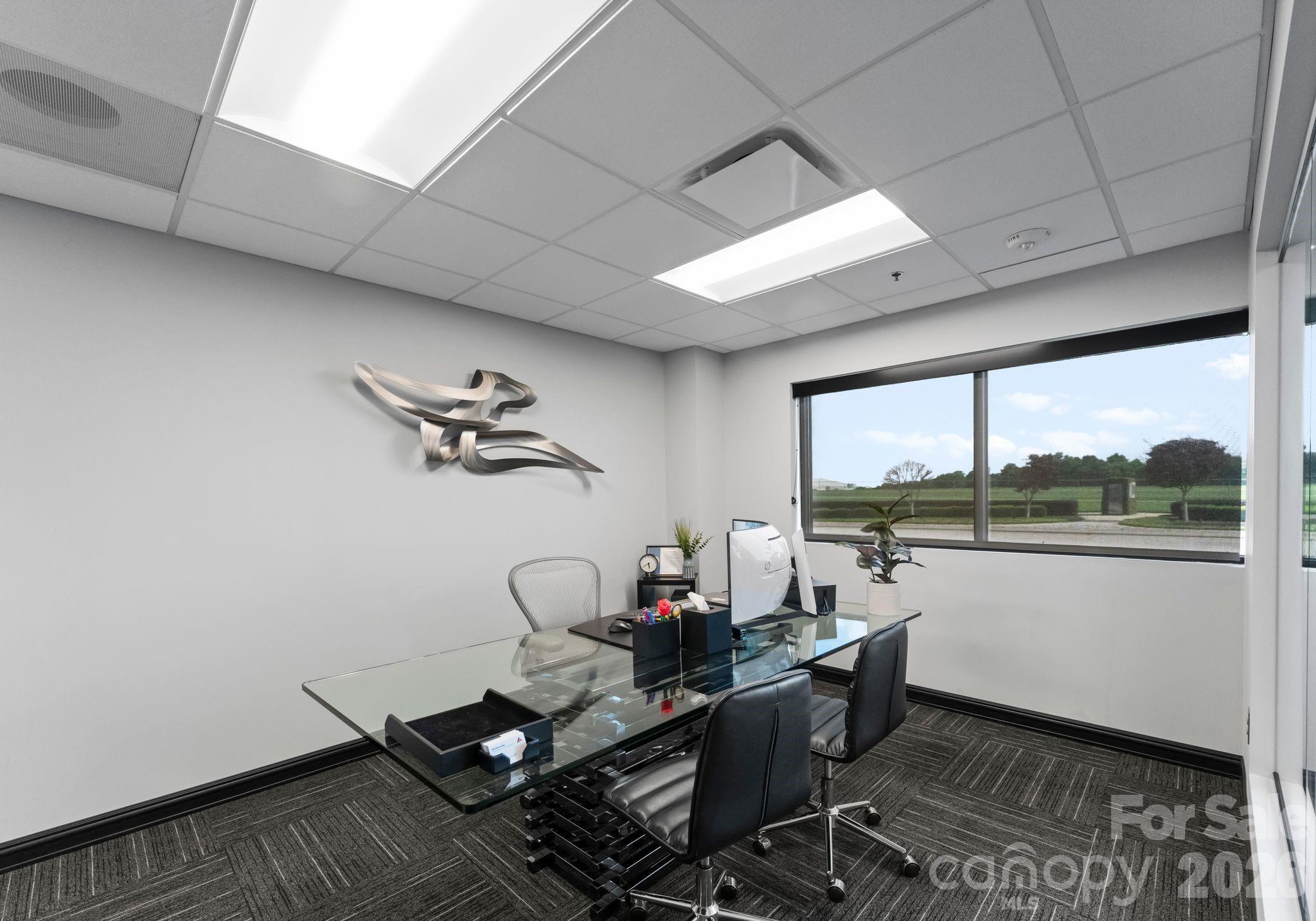 258-260 W Aviation Drive