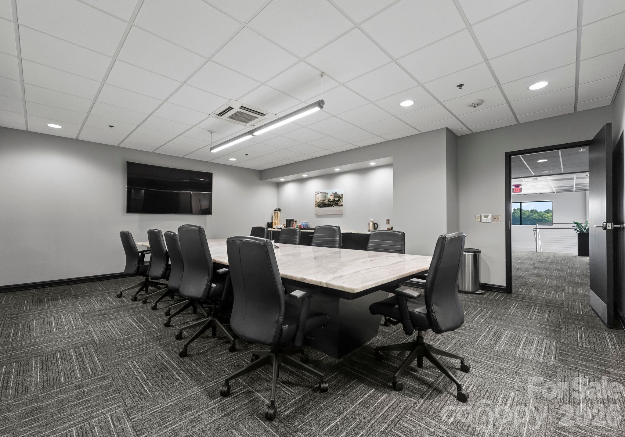 258-260 W Aviation Drive