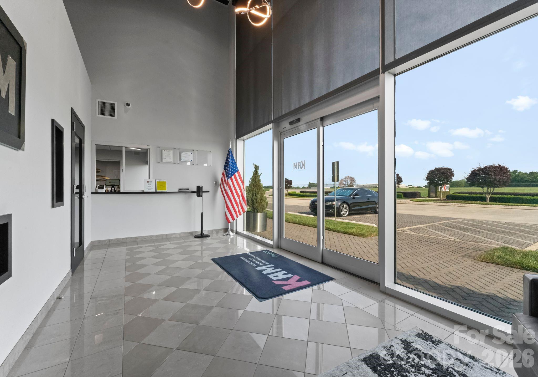 258-260 W Aviation Drive