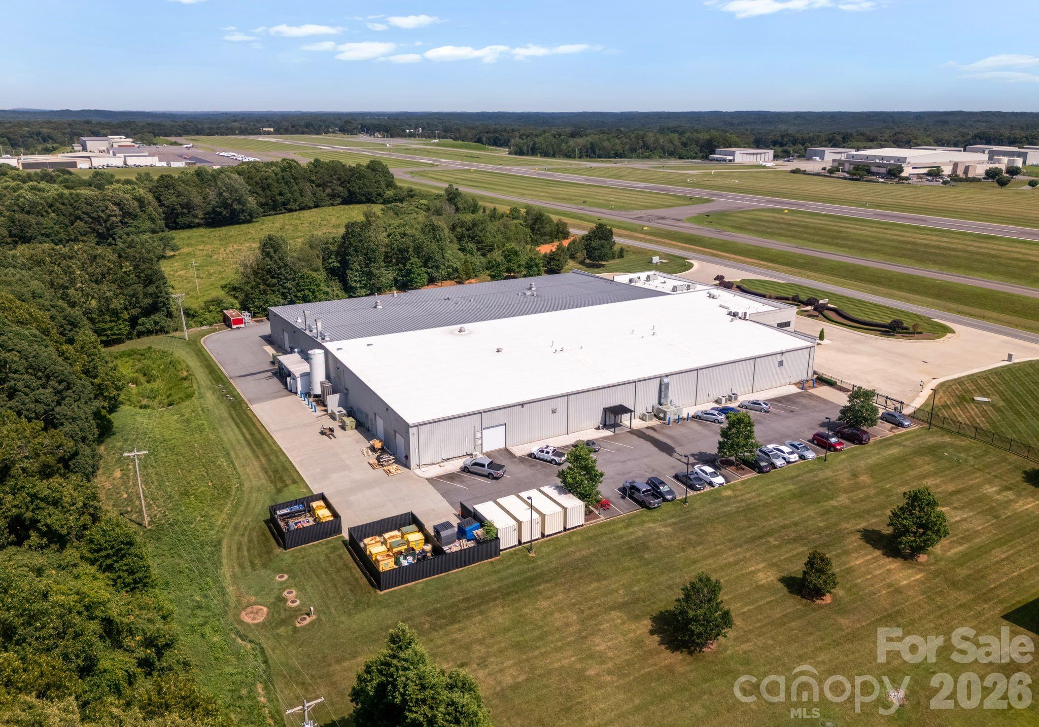 258-260 W Aviation Drive