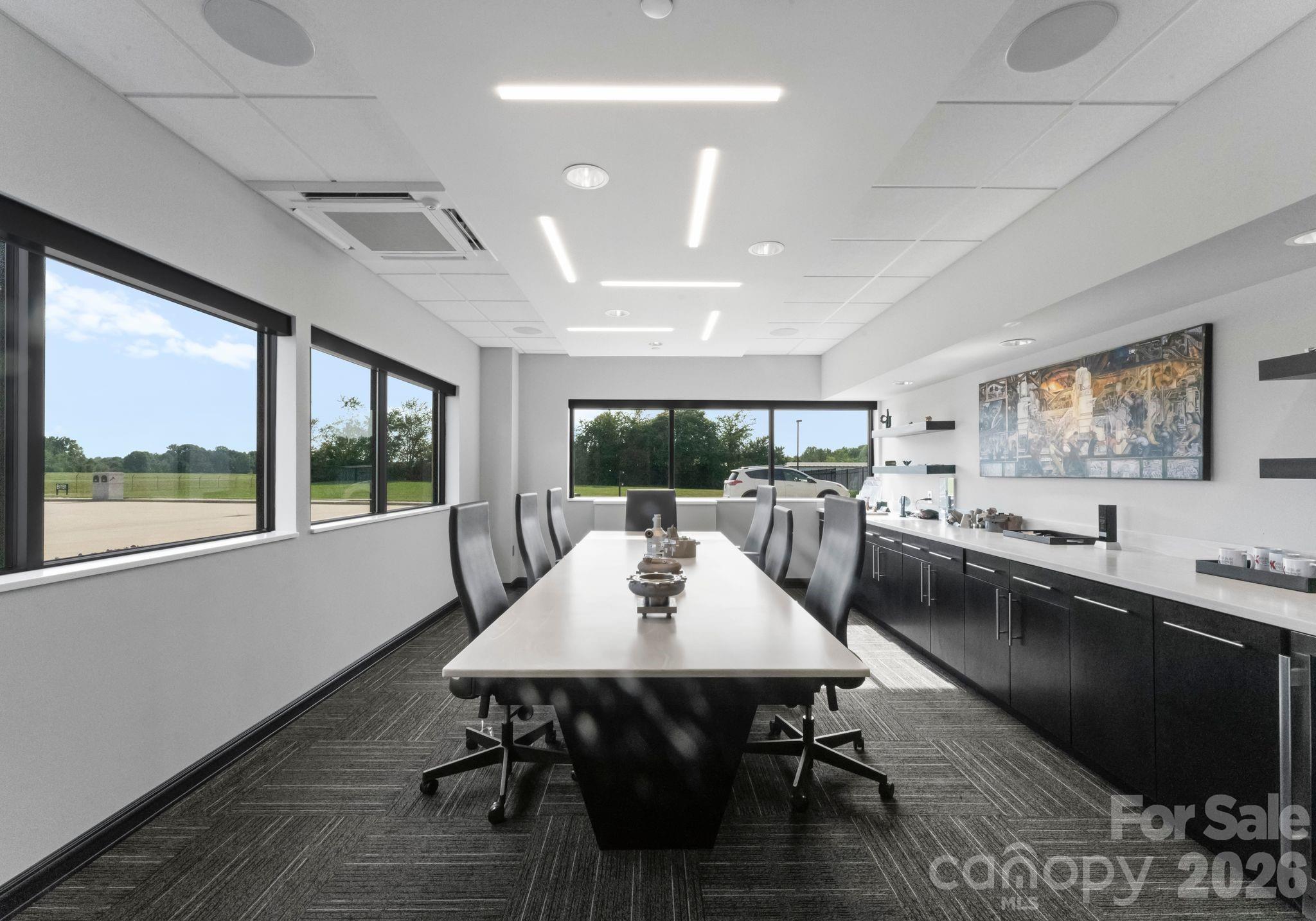 258-260 W Aviation Drive