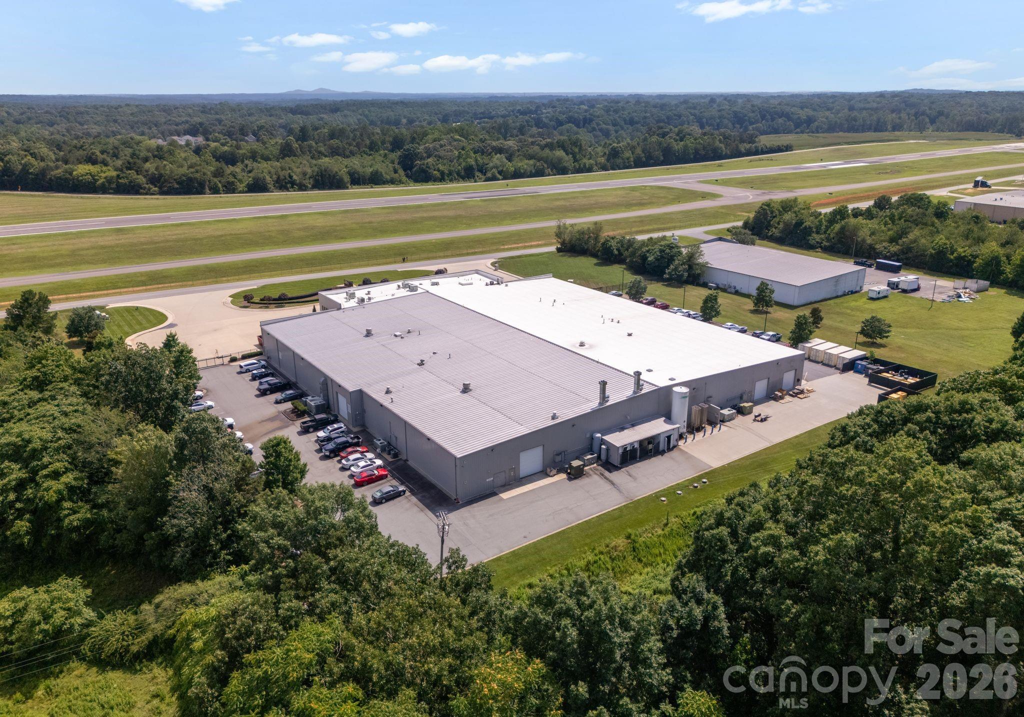 258-260 W Aviation Drive