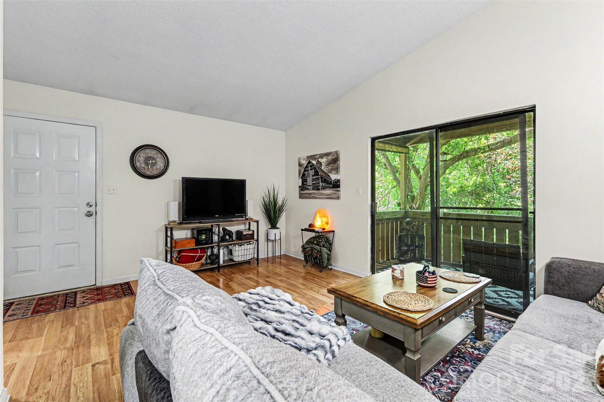 1643 Cedarview Court